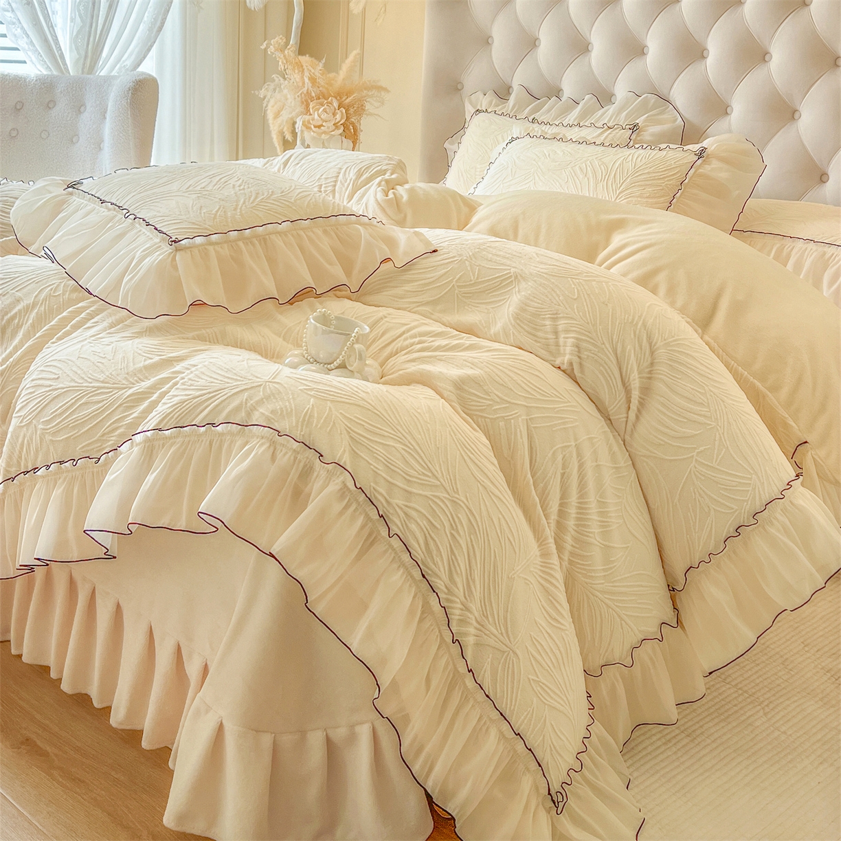 91家纺网 家纺一手货源 找家纺 满座家居 2025爆款230克高克重雕花牛奶绒床盖四件套  金枝玉叶-米咖