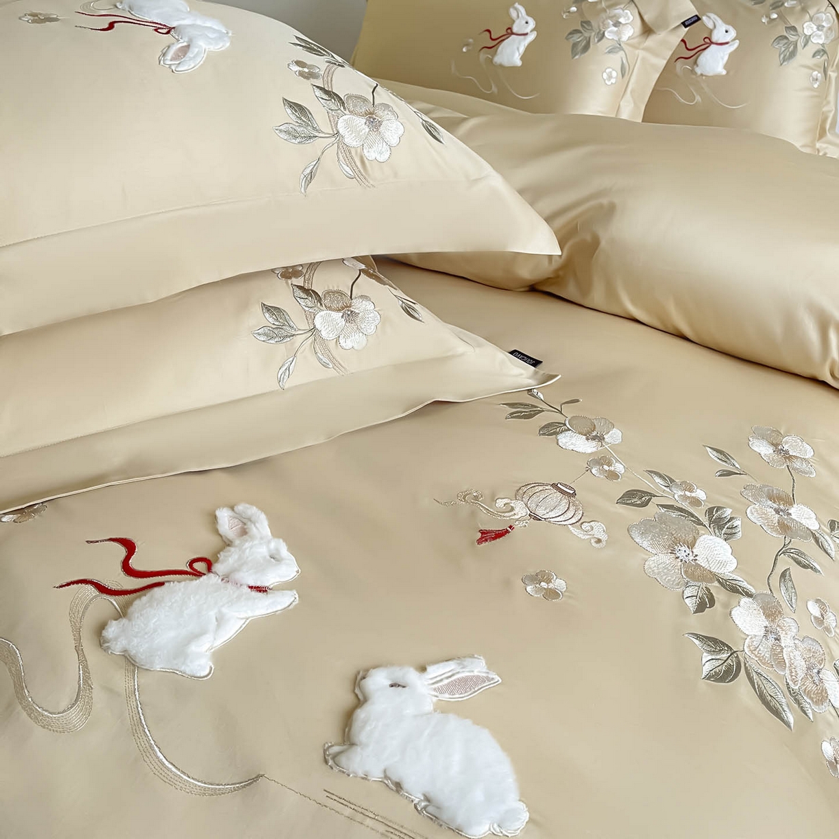 91家纺网 家纺一手货源 找家纺 （总） 2026新年锦鲤A类贡缎长绒棉四件套纯棉重工刺绣被套床单床笠喜庆床上用品-柏丽兔