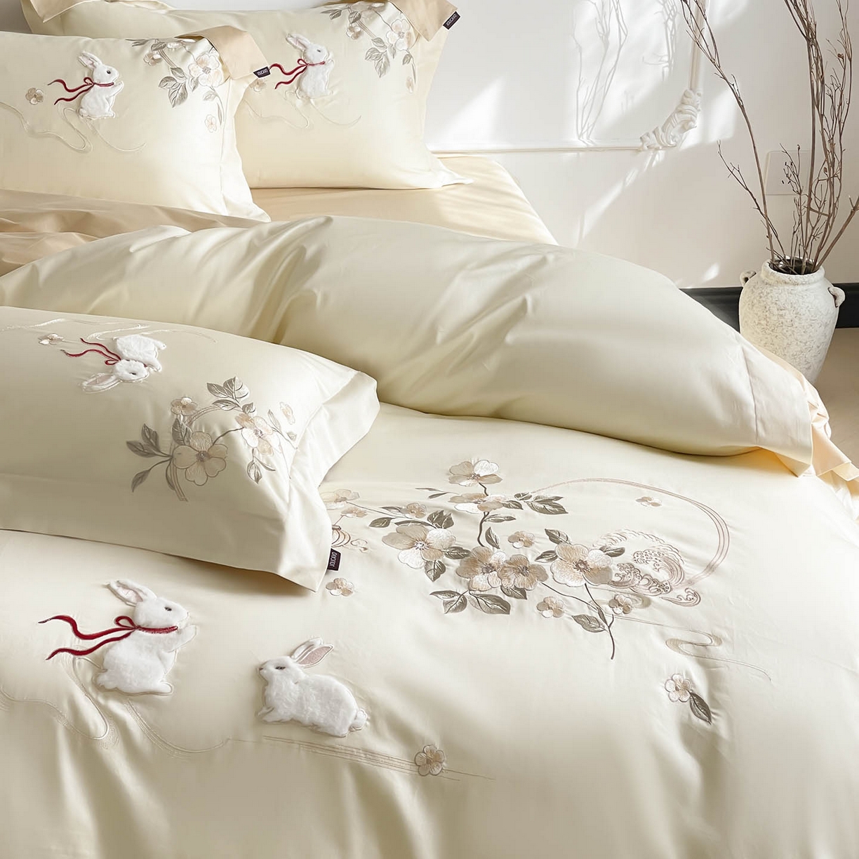 91家纺网 家纺一手货源 找家纺  2026新年锦鲤A类贡缎长绒棉四件套纯棉重工刺绣被套床单床笠喜庆床上用品-柏丽兔 柏丽兔-金