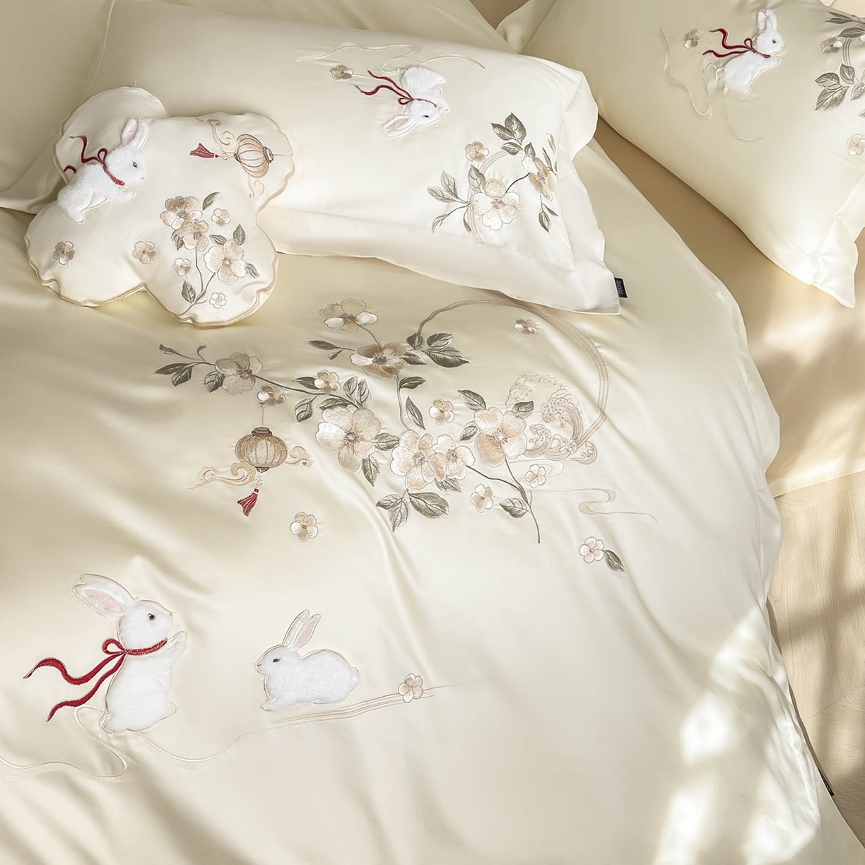 91家纺网 家纺一手货源 找家纺  2026新年锦鲤A类贡缎长绒棉四件套纯棉重工刺绣被套床单床笠喜庆床上用品-柏丽兔 柏丽兔-金