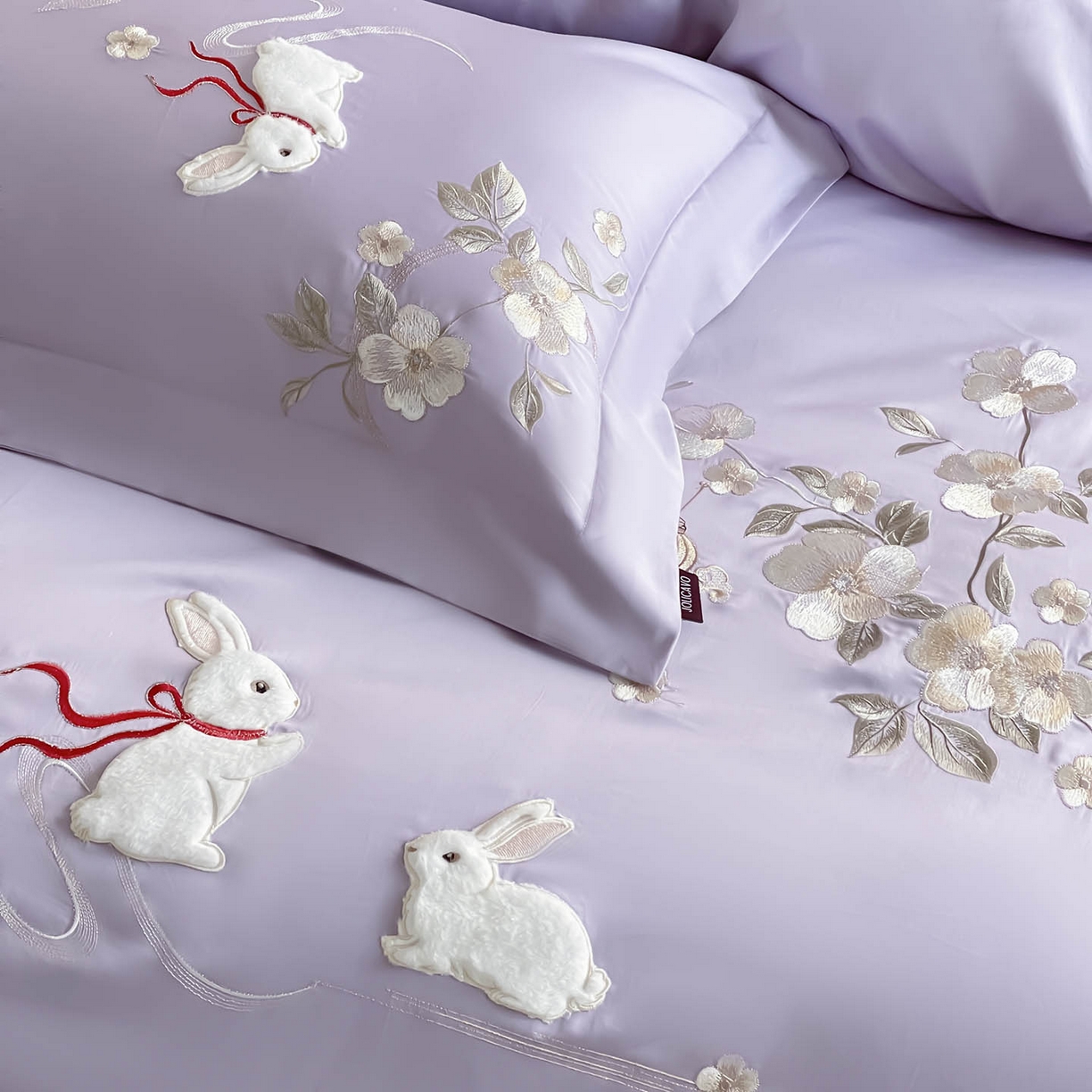 91家纺网 家纺一手货源 找家纺  2026新年锦鲤A类贡缎长绒棉四件套纯棉重工刺绣被套床单床笠喜庆床上用品-柏丽兔 柏丽兔-紫