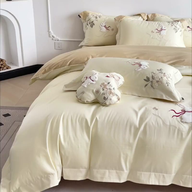 91家纺网 家纺一手货源 找家纺  2026新年锦鲤A类贡缎长绒棉四件套纯棉重工刺绣被套床单床笠喜庆床上用品-柏丽兔 柏丽兔-金