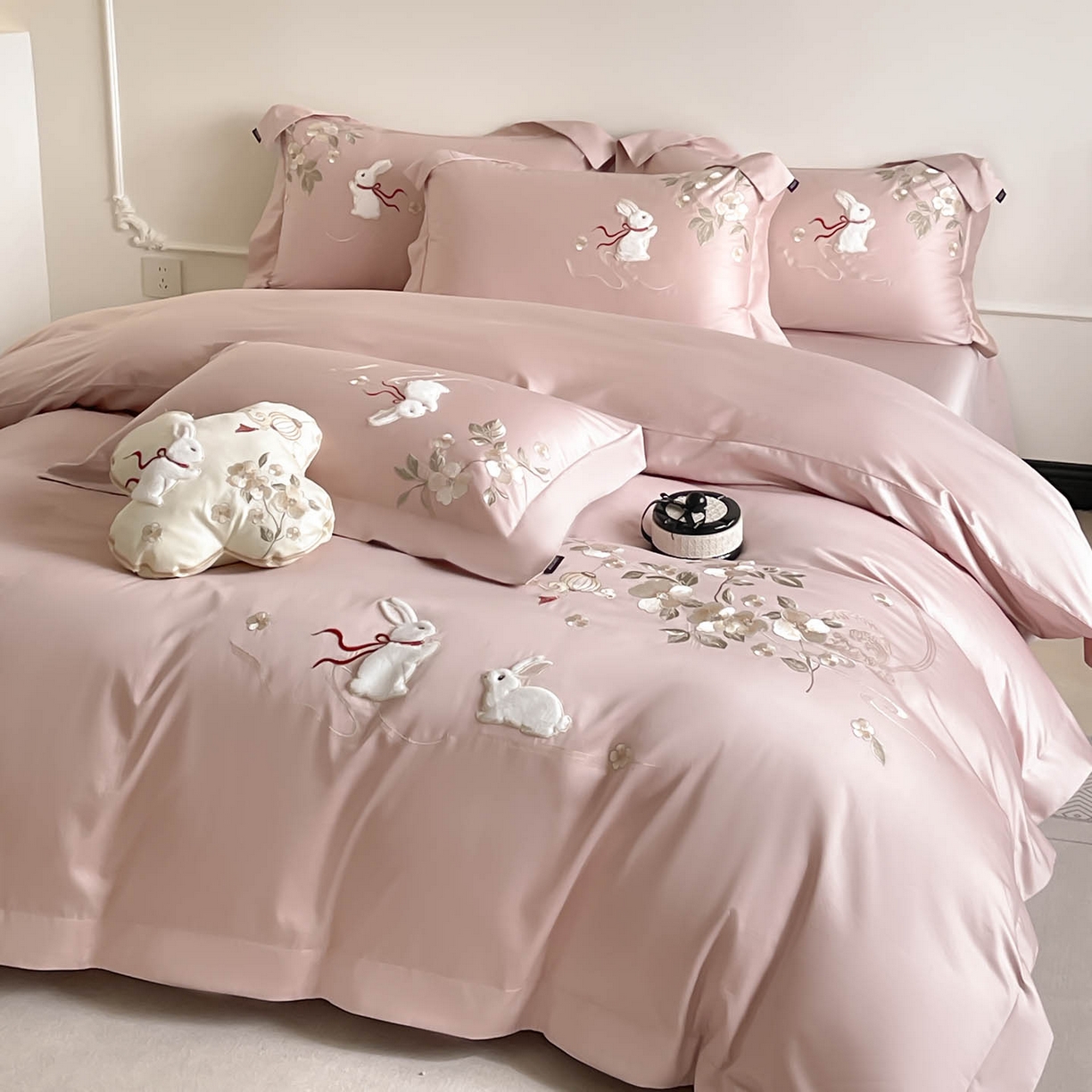 91家纺网 家纺一手货源 找家纺 （总） 2026新年锦鲤A类贡缎长绒棉四件套纯棉重工刺绣被套床单床笠喜庆床上用品