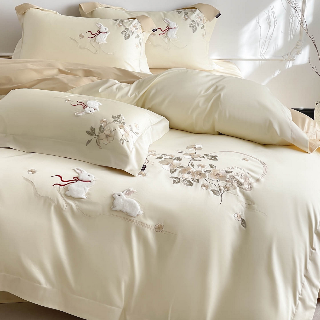 91家纺网 家纺一手货源 找家纺  2026新年锦鲤A类贡缎长绒棉四件套纯棉重工刺绣被套床单床笠喜庆床上用品 柏丽兔-金