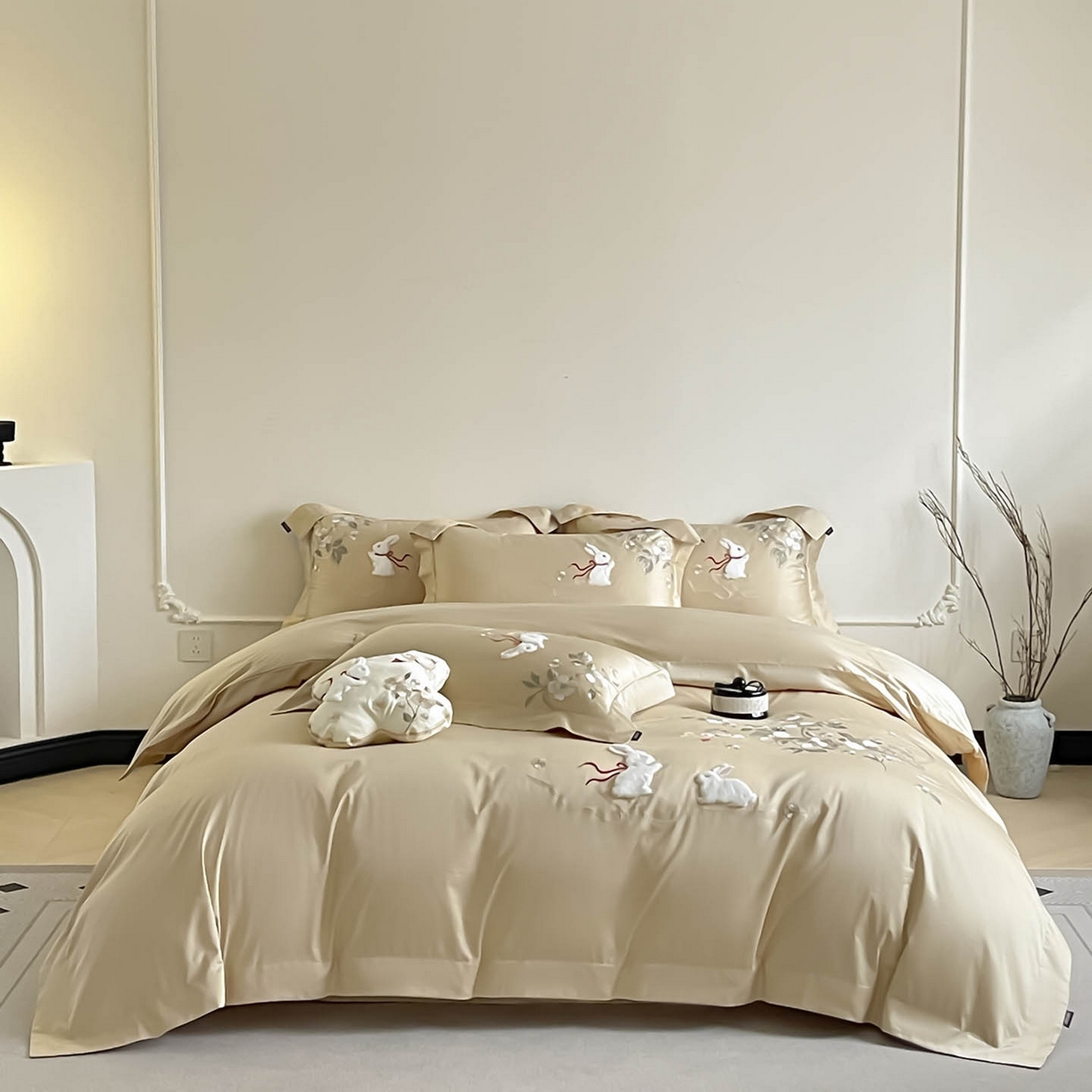 91家纺网 家纺一手货源 找家纺  2026新年锦鲤A类贡缎长绒棉四件套纯棉重工刺绣被套床单床笠喜庆床上用品 柏丽兔-棕