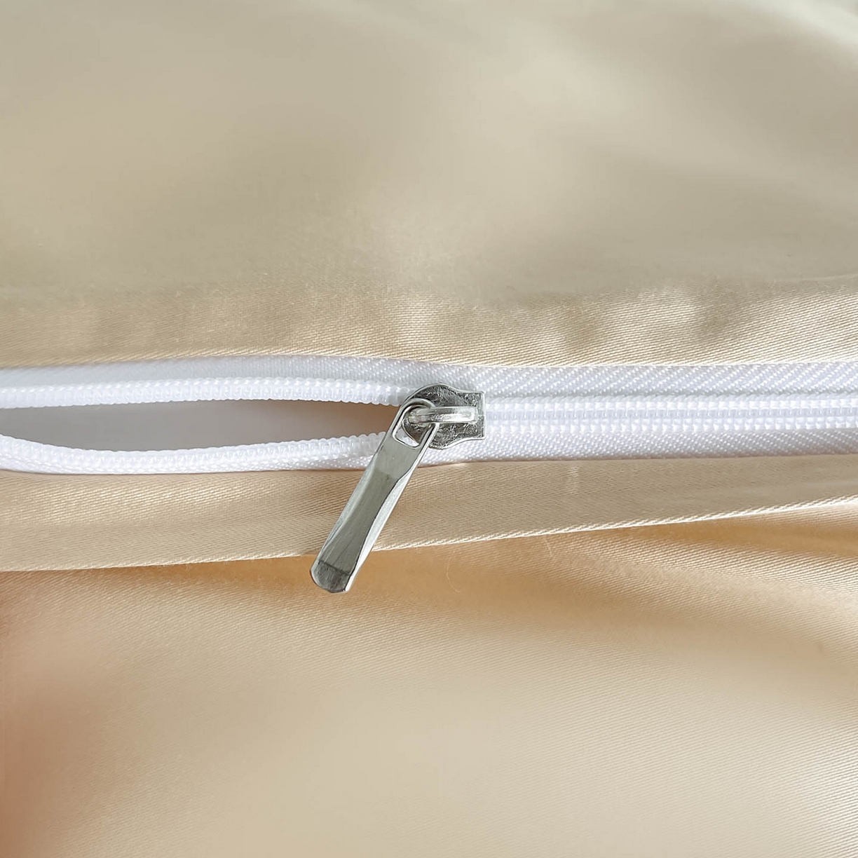 91家纺网 家纺一手货源 找家纺  2026新年锦鲤A类贡缎长绒棉四件套纯棉重工刺绣被套床单床笠喜庆床上用品 柏丽兔-金