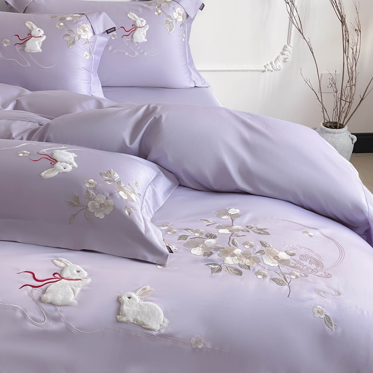 91家纺网 家纺一手货源 找家纺  2026新年锦鲤A类贡缎长绒棉四件套纯棉重工刺绣被套床单床笠喜庆床上用品 柏丽兔-紫