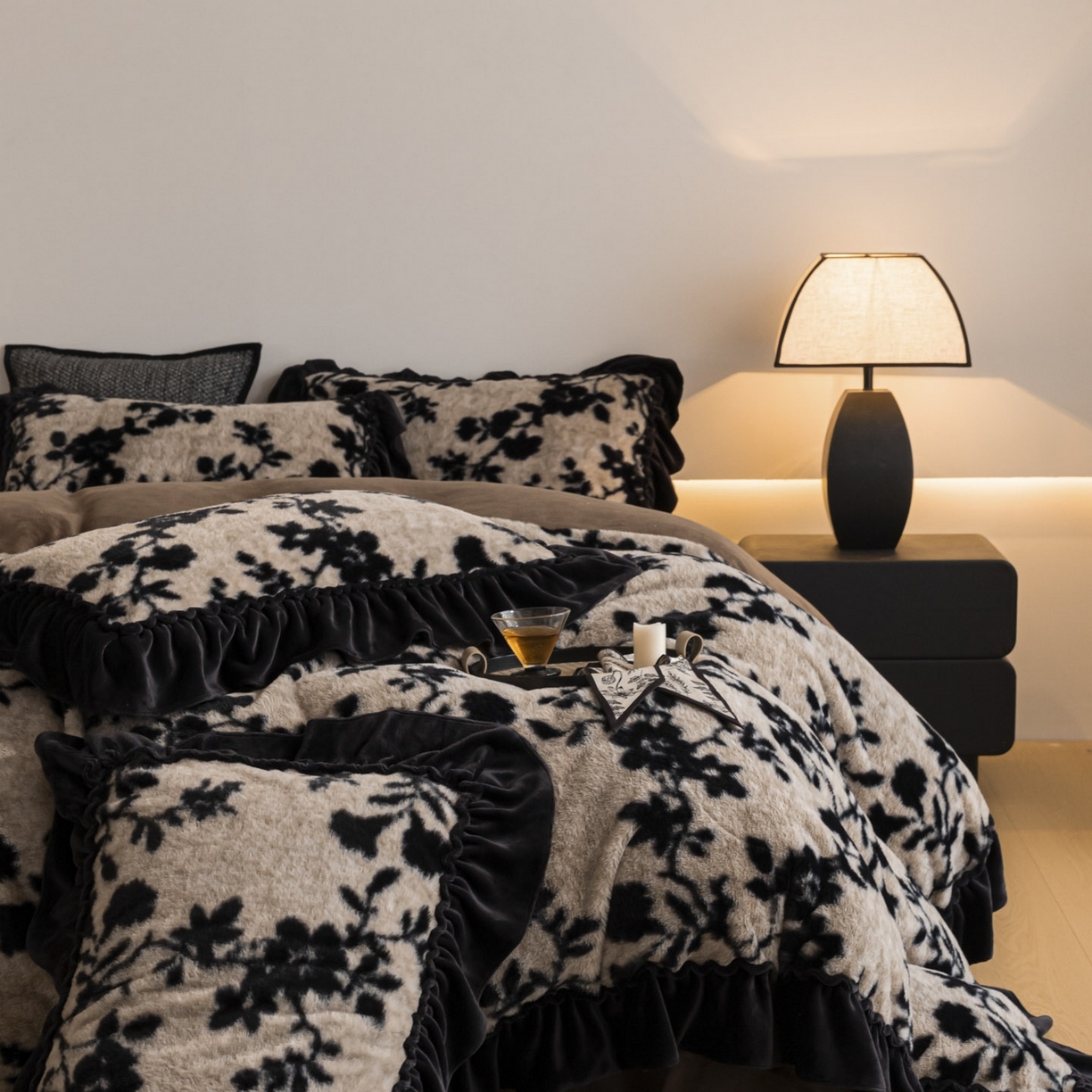 91家纺网 家纺一手货源 找家纺 （总）迪梦姿家纺 2025新款轻奢美拉德高克重兔毛花边床单四件套