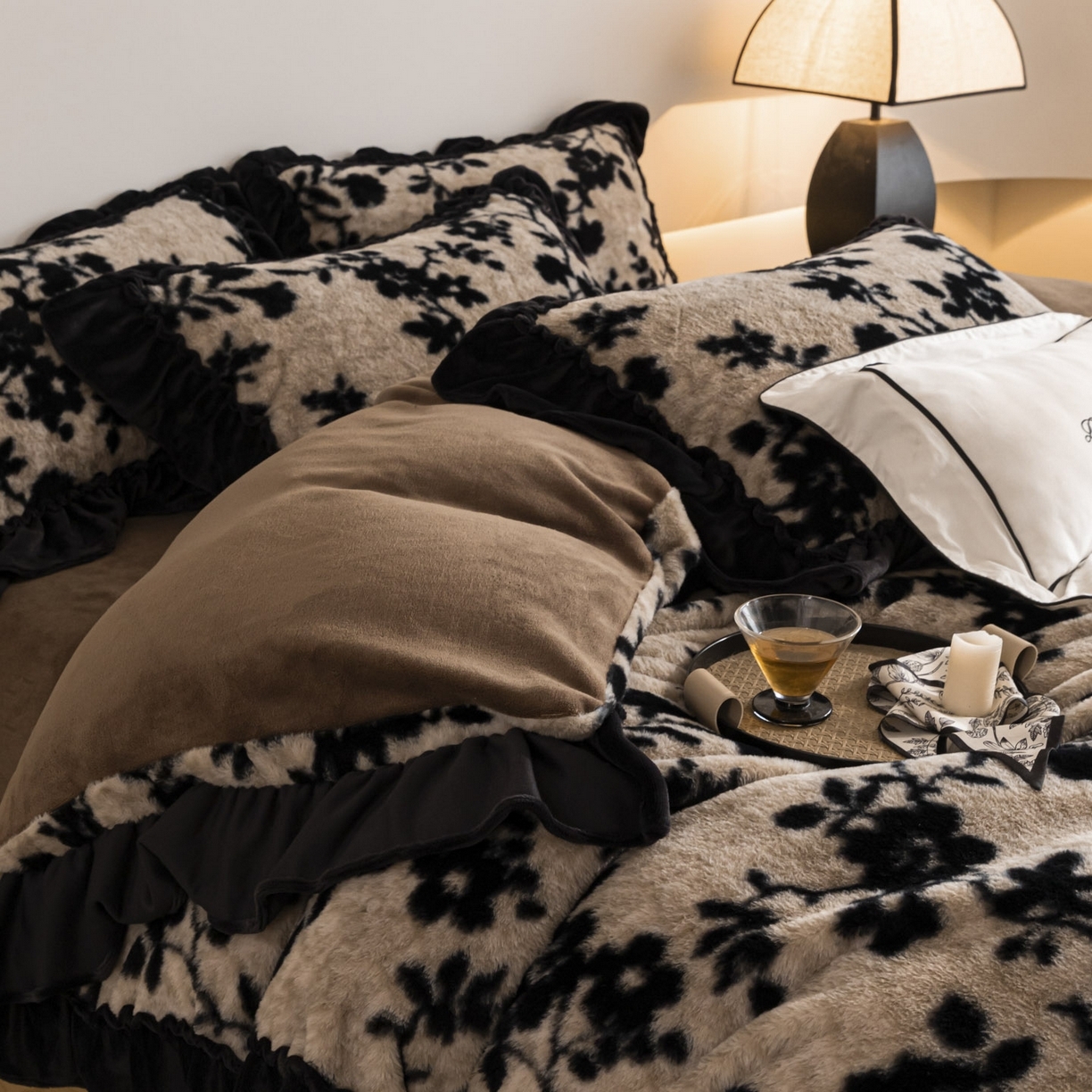 91家纺网 家纺一手货源 找家纺 （总）迪梦姿家纺 2025新款轻奢美拉德高克重兔毛花边床单四件套