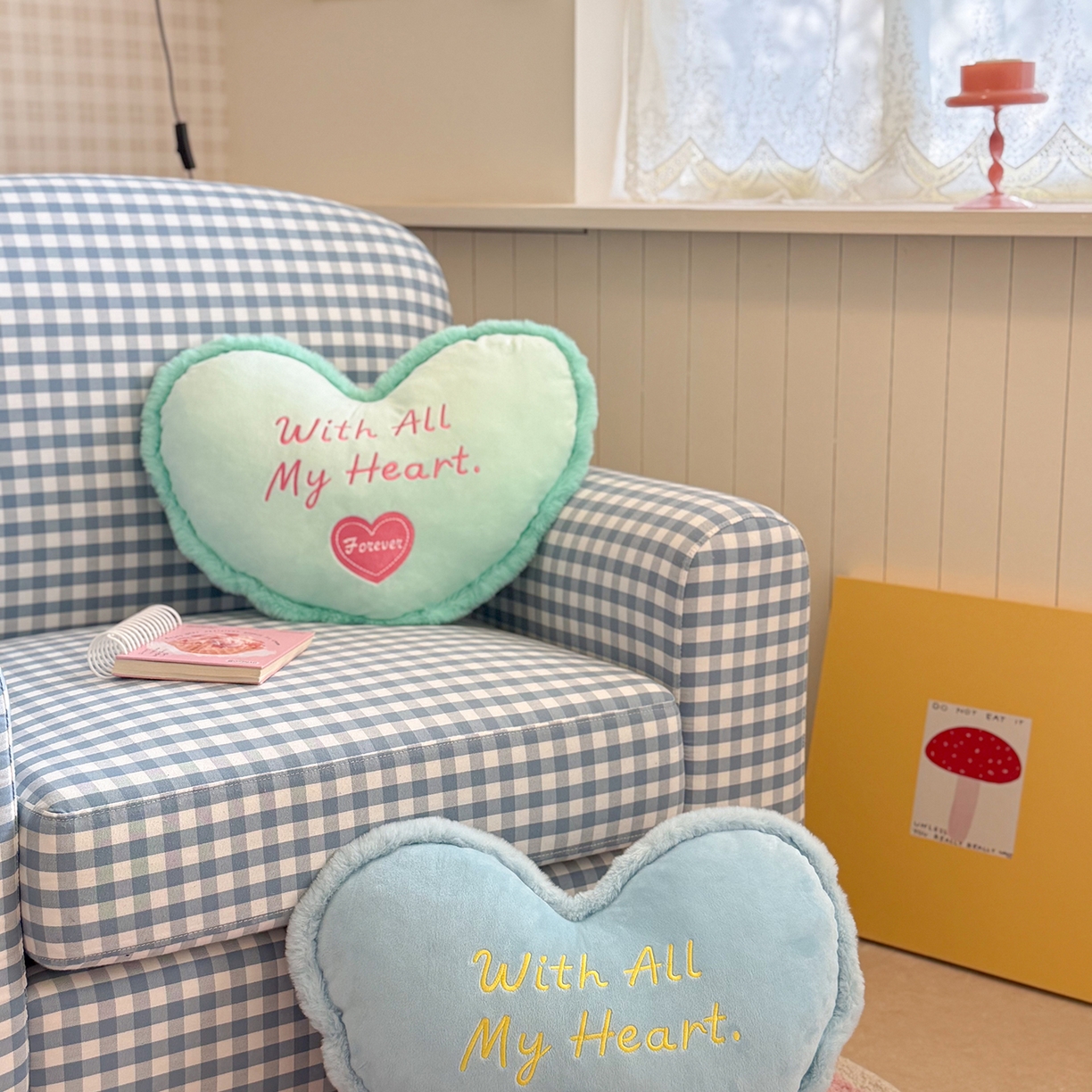 91家纺网 家纺一手货源 找家纺 美茉家居 2026新款水晶绒马卡龙爱心抱枕 樱花粉