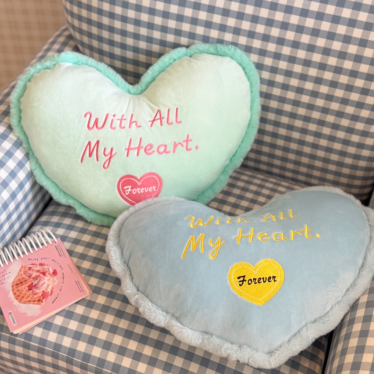 91家纺网 家纺一手货源 找家纺 美茉家居 2026新款水晶绒马卡龙爱心抱枕 天蓝色