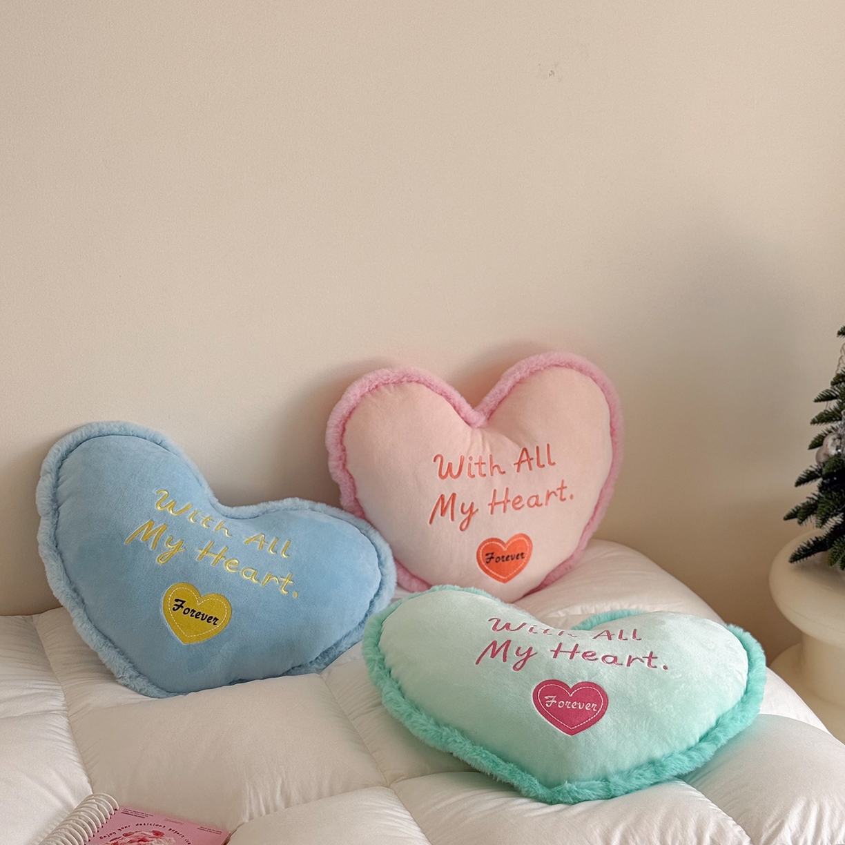 91家纺网 家纺一手货源 找家纺 美茉家居 2026新款水晶绒马卡龙爱心抱枕 樱花粉