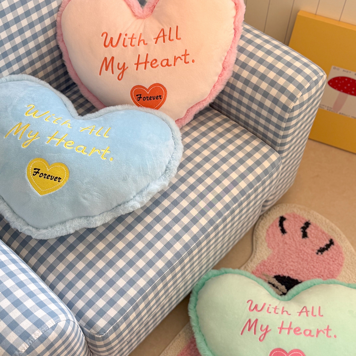 91家纺网 家纺一手货源 找家纺 美茉家居 2026新款水晶绒马卡龙爱心抱枕 天蓝色