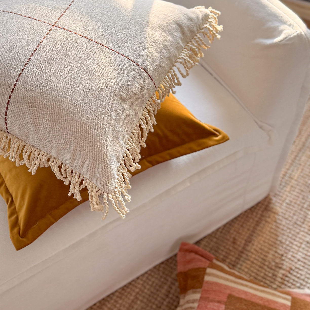 91家纺网 家纺一手货源 找家纺 美茉家居 2026新款阡陌角落抱枕组合 荷兰绒款