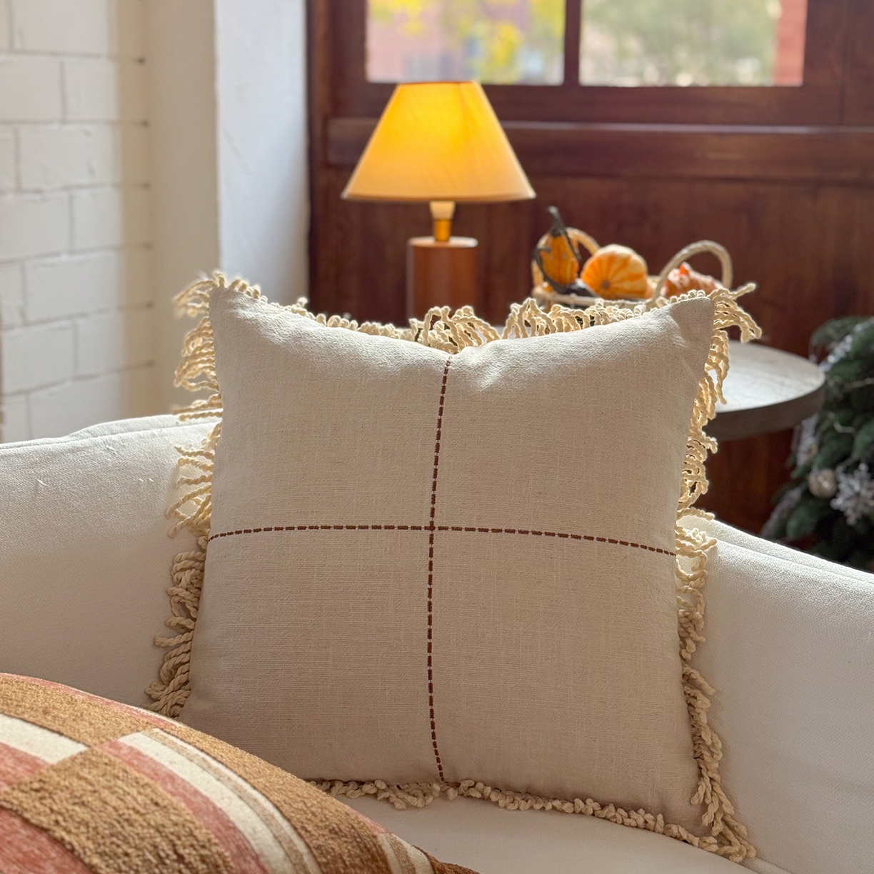 91家纺网 家纺一手货源 找家纺 美茉家居 2026新款阡陌角落抱枕组合 棉麻流苏款