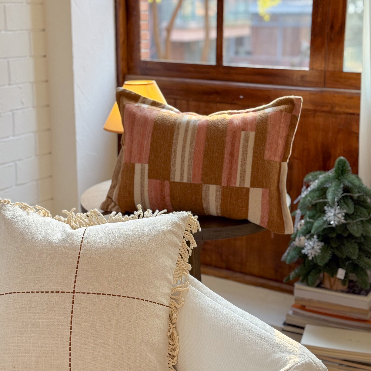 91家纺网 家纺一手货源 找家纺 美茉家居 2026新款阡陌角落抱枕组合 棉麻流苏款