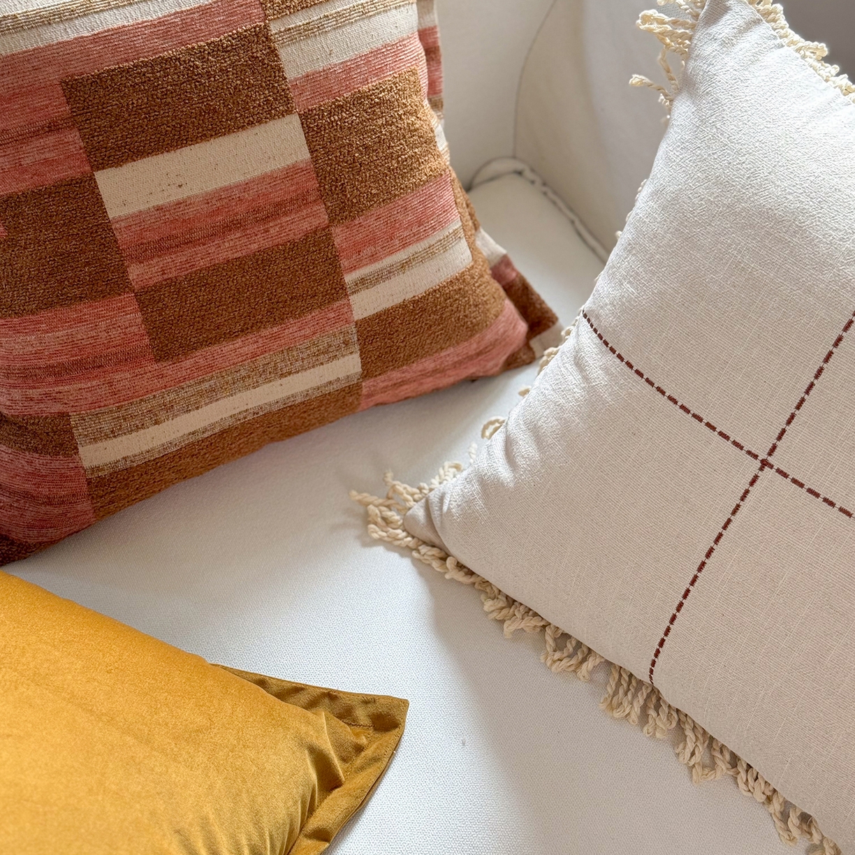 91家纺网 家纺一手货源 找家纺 美茉家居 2026新款阡陌角落抱枕组合 棉麻流苏款