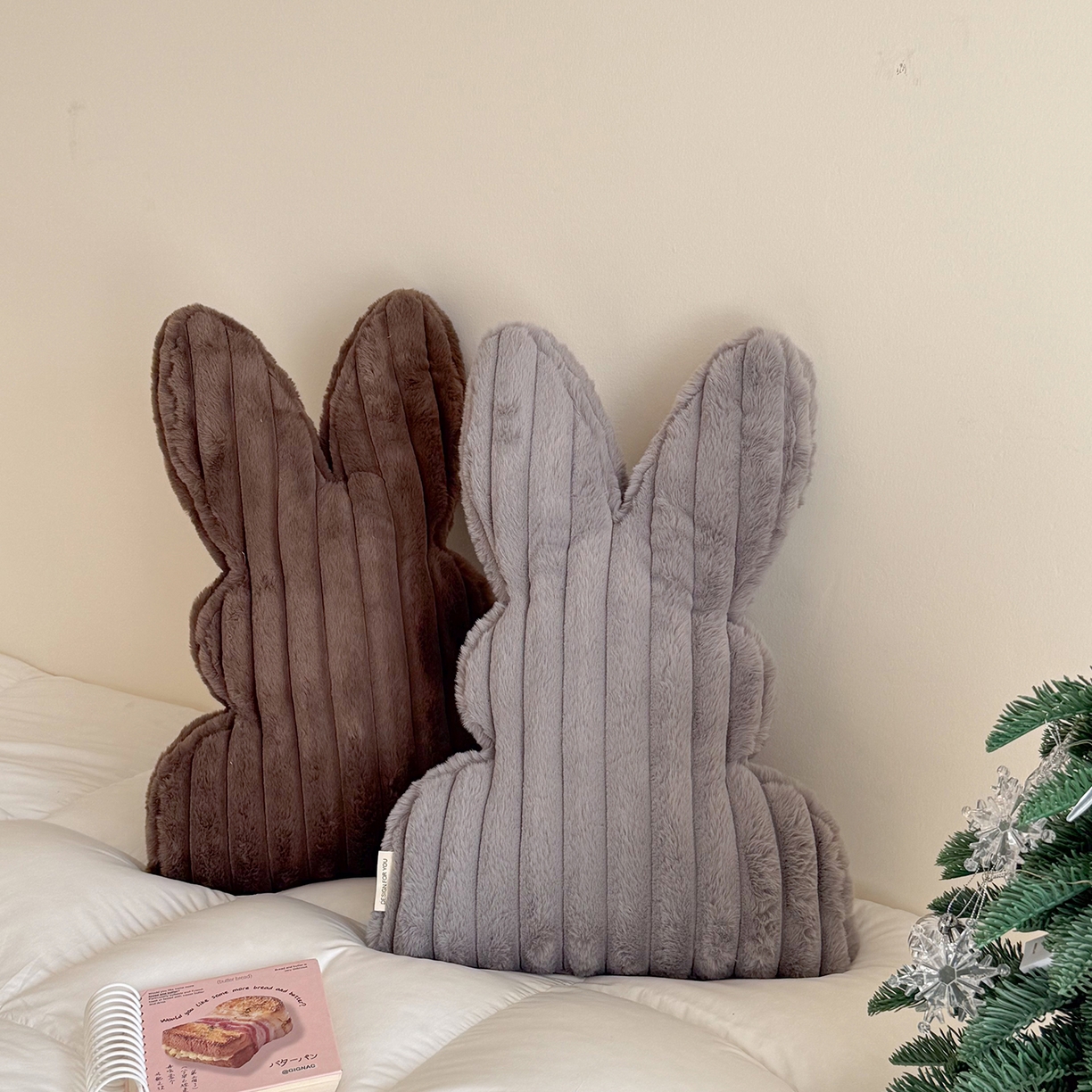 91家纺网 家纺一手货源 找家纺 （总）美茉家居 2026新款兔毛抽条条纹兔子抱枕