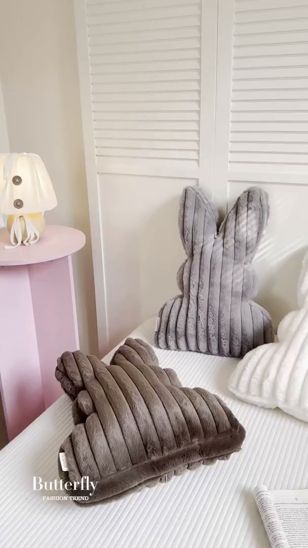 91家纺网 家纺一手货源 找家纺 （总）美茉家居 2026新款兔毛抽条条纹兔子抱枕