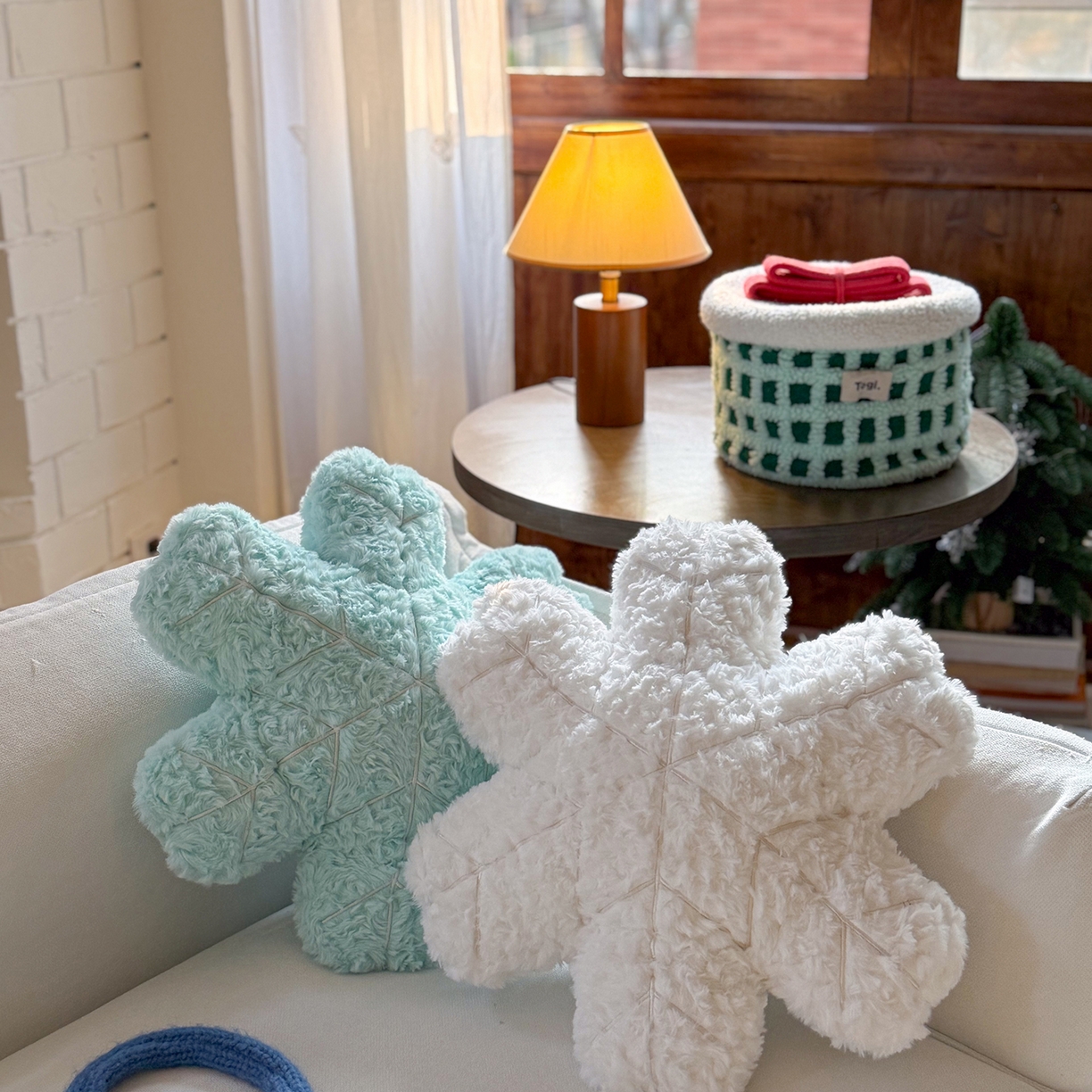 91家纺网 家纺一手货源 找家纺 （总）美茉家居 2026新款兔毛刷花雪绒花抱枕