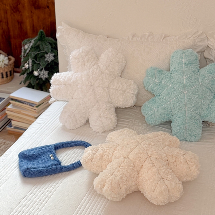 91家纺网 家纺一手货源 找家纺 美茉家居 2026新款兔毛刷花雪绒花抱枕 冰蓝