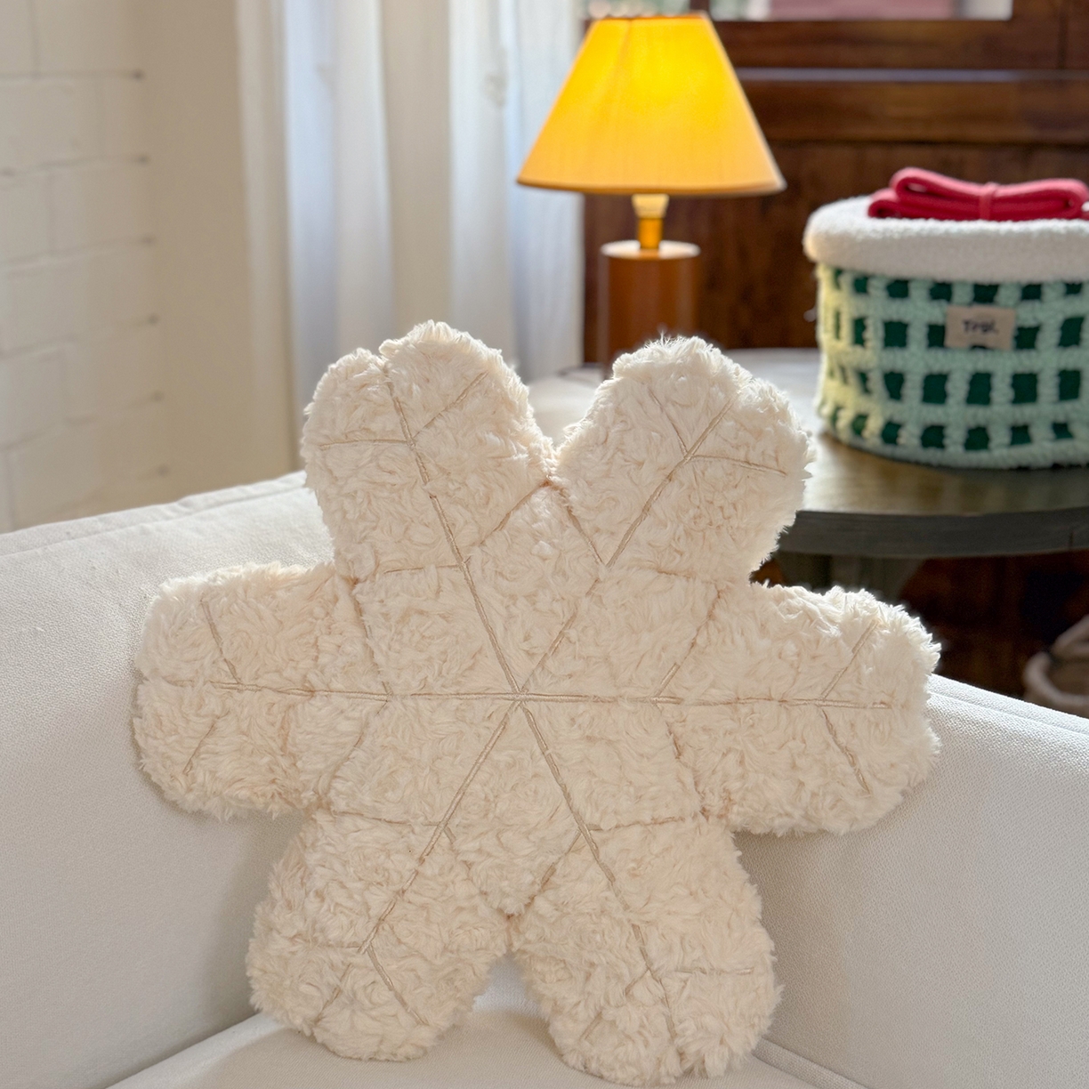 美茉家居 2026新款兔毛刷花雪绒花抱枕 米白