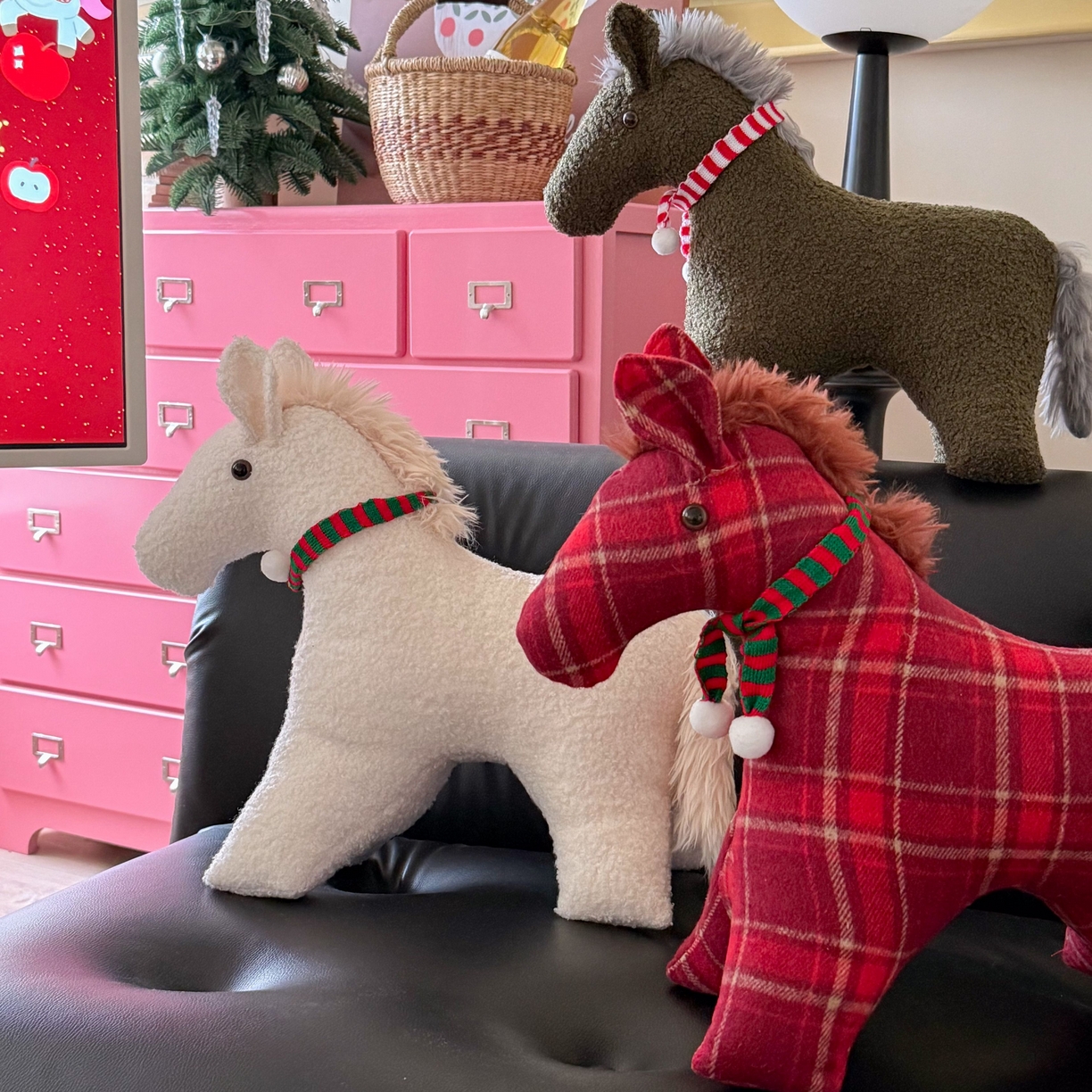 91家纺网 家纺一手货源 找家纺 （总）美茉家居 2025新款小马立体玩偶抱枕