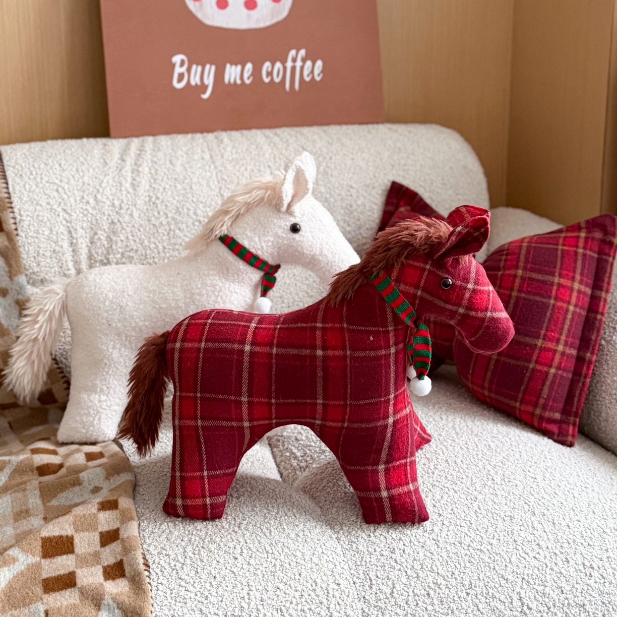 91家纺网 家纺一手货源 找家纺 （总）美茉家居 2025新款小马立体玩偶抱枕