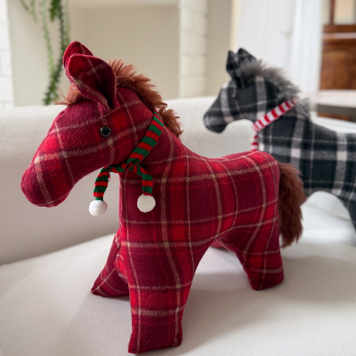 91家纺网 家纺一手货源 找家纺 （总）美茉家居 2025新款小马立体玩偶抱枕