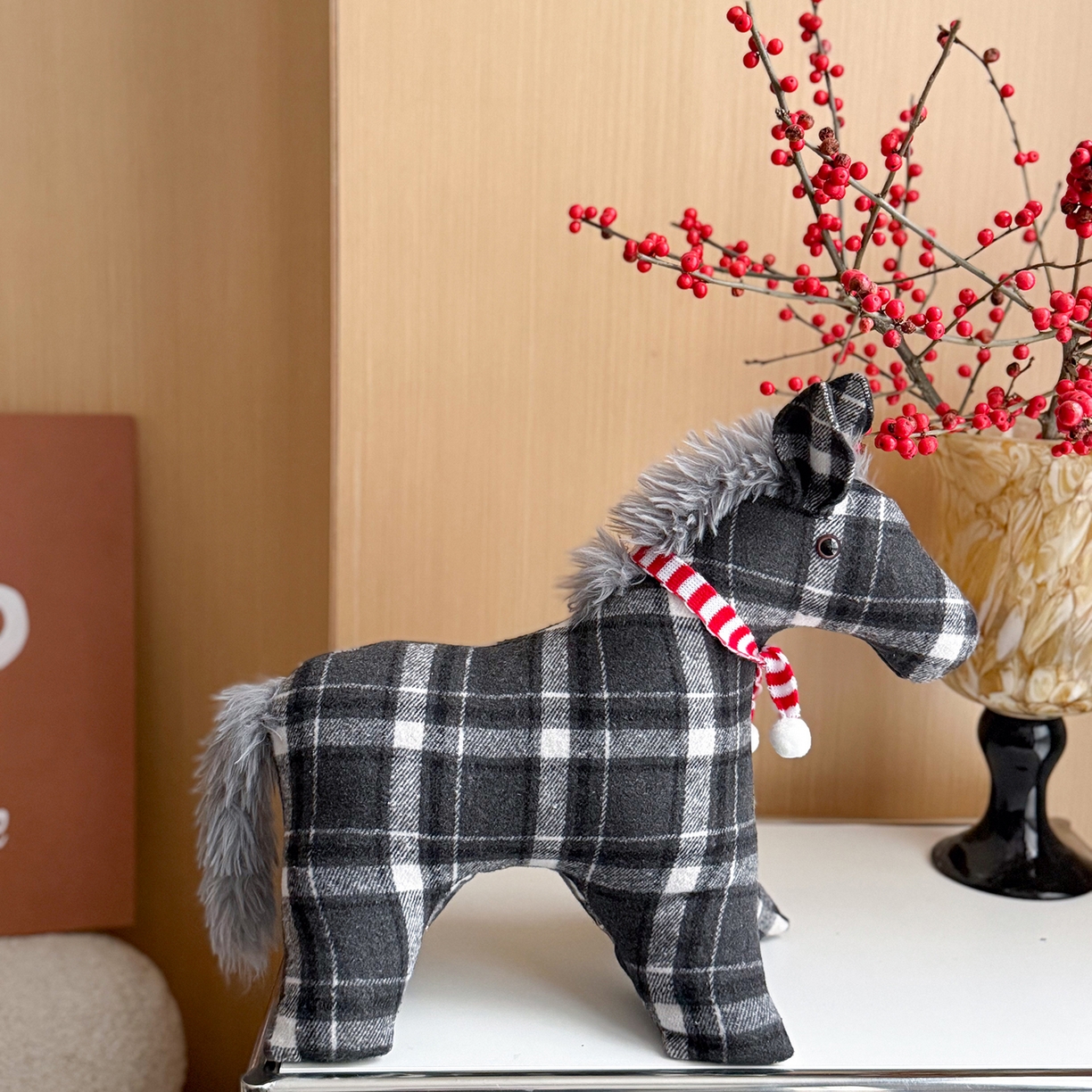 美茉家居 2025新款小马立体玩偶抱枕 灰格子马