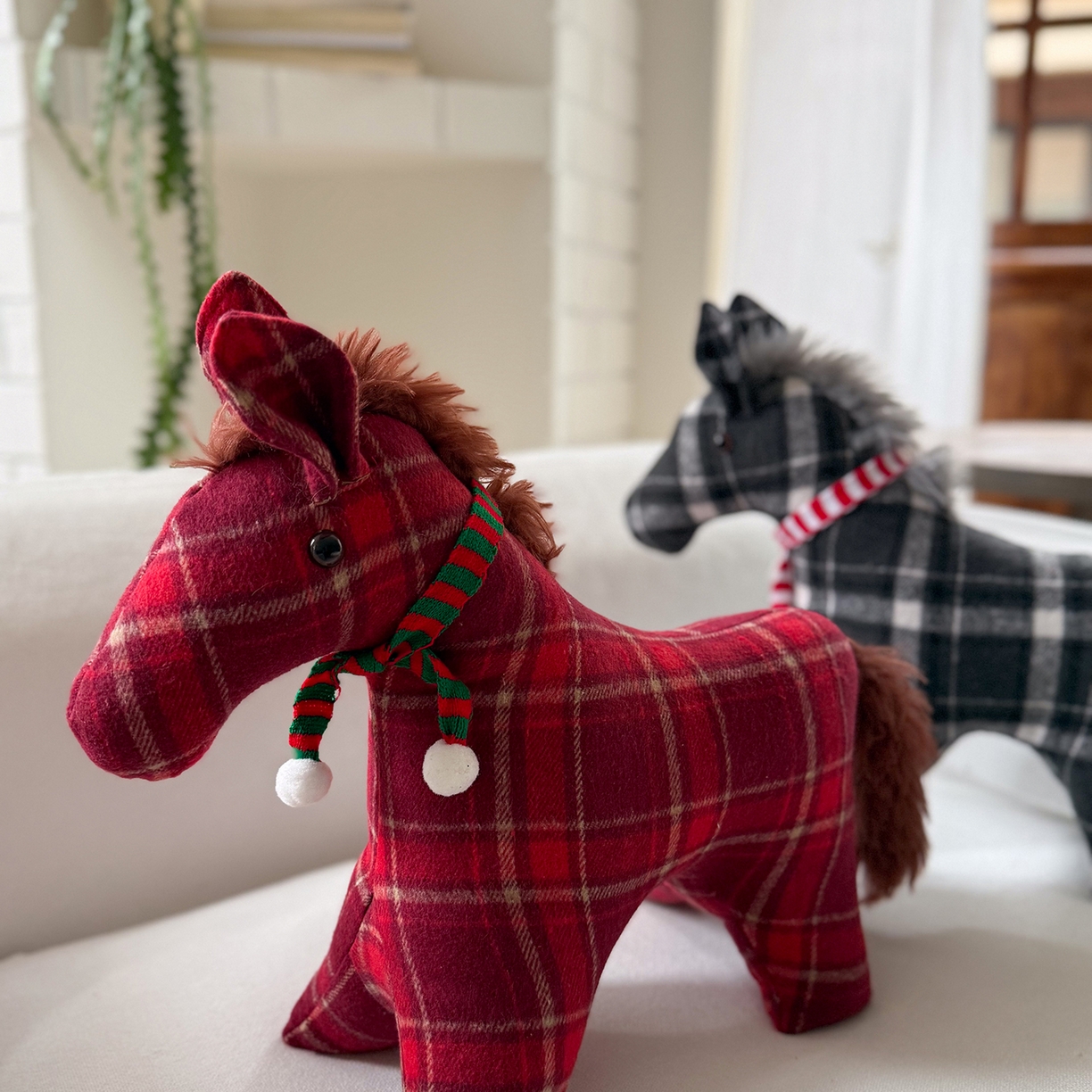 91家纺网 家纺一手货源 找家纺 美茉家居 2025新款小马立体玩偶抱枕 白马