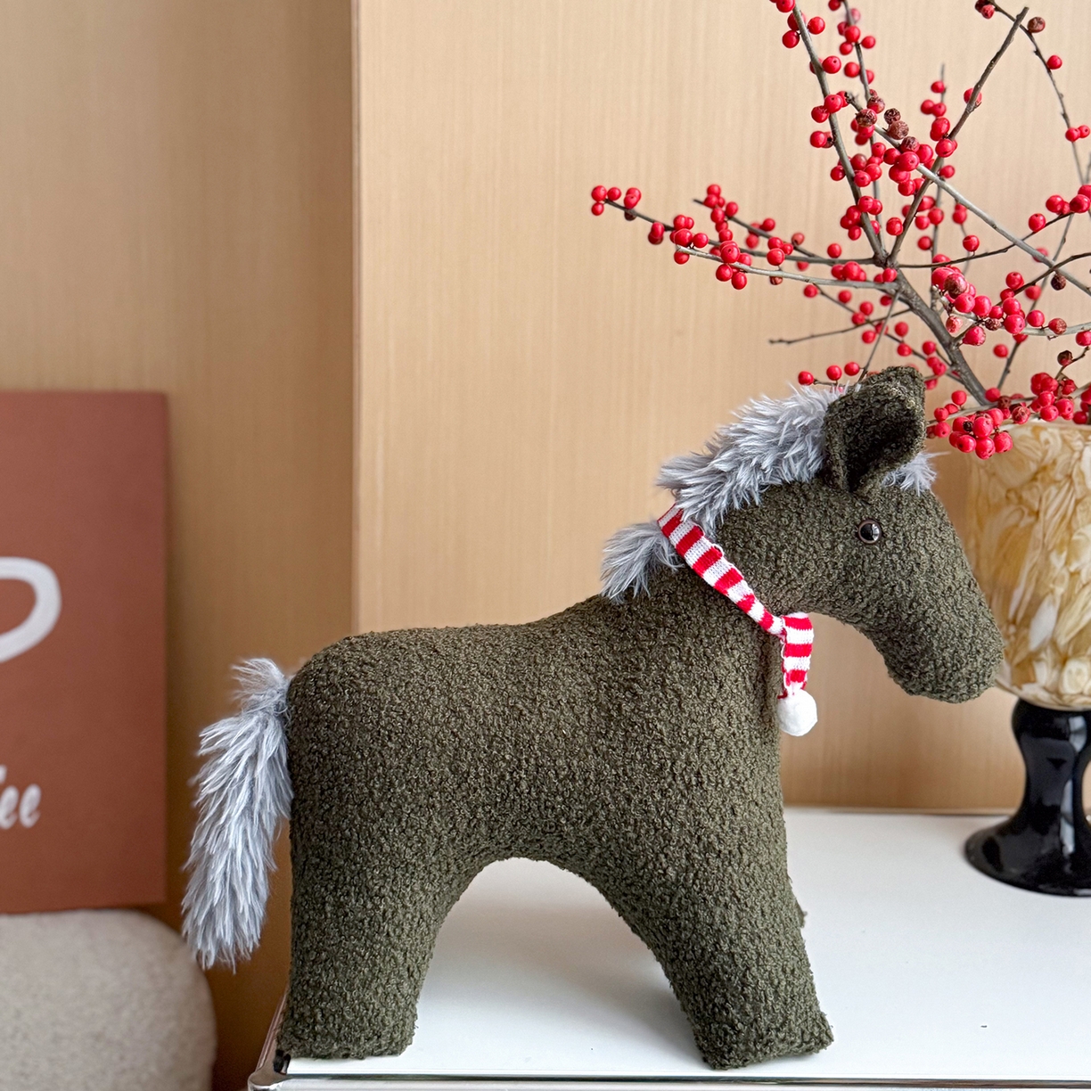 美茉家居 2025新款小马立体玩偶抱枕 绿马