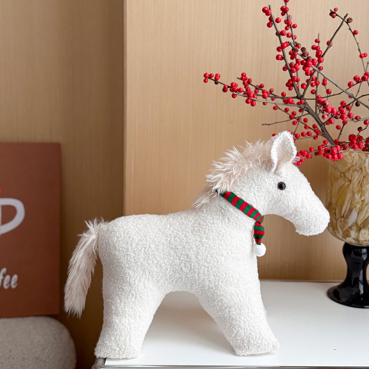 91家纺网 家纺一手货源 找家纺 美茉家居 2025新款小马立体玩偶抱枕 白马