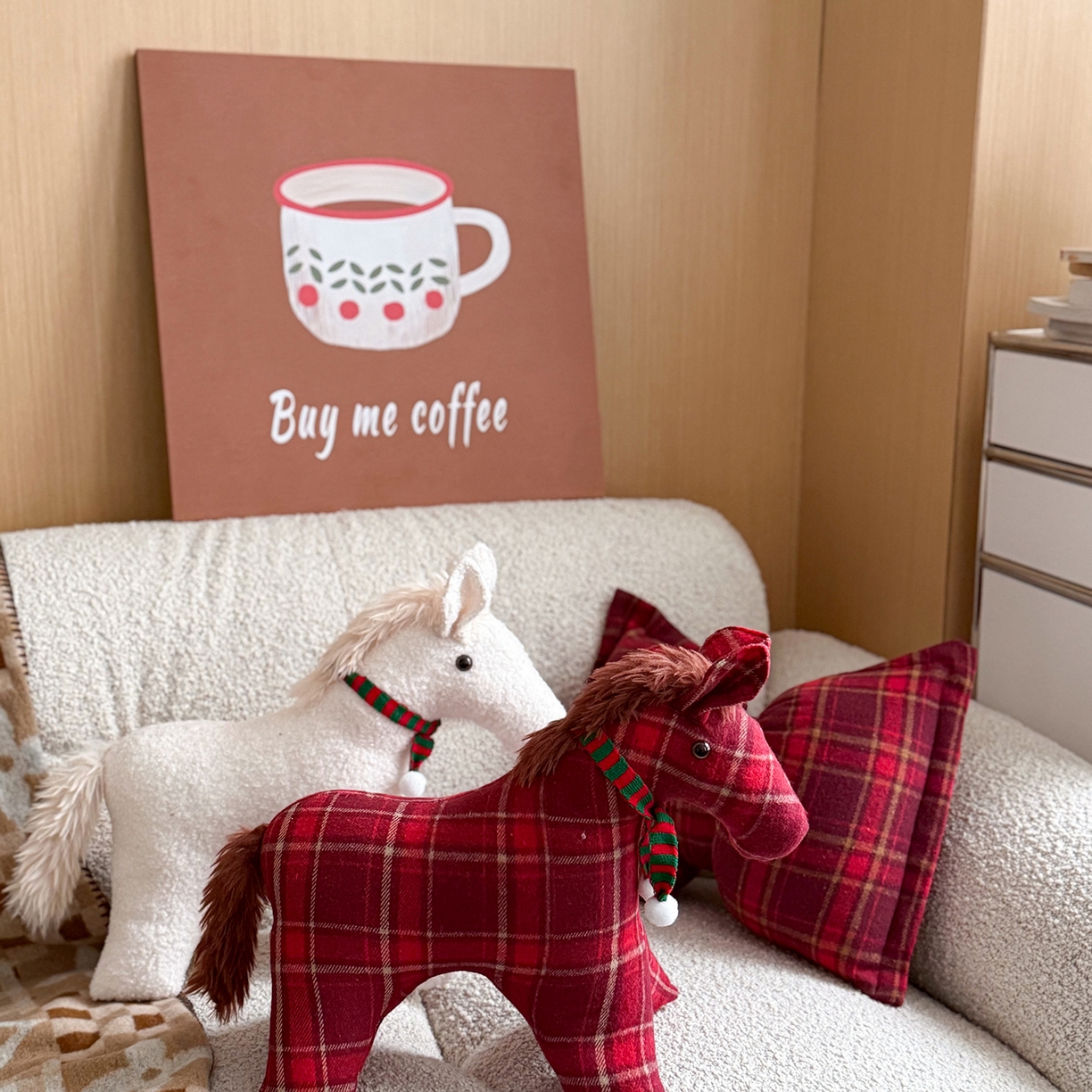 91家纺网 家纺一手货源 找家纺 美茉家居 2025新款小马立体玩偶抱枕 棕马