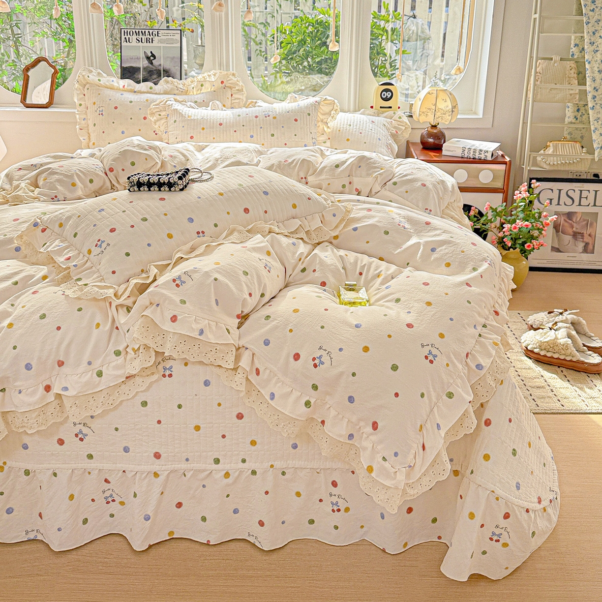 91家纺网 家纺一手货源 找家纺  梦莱斯 2026新款小清新可爱风纯棉花边床盖四件套 彩色波点