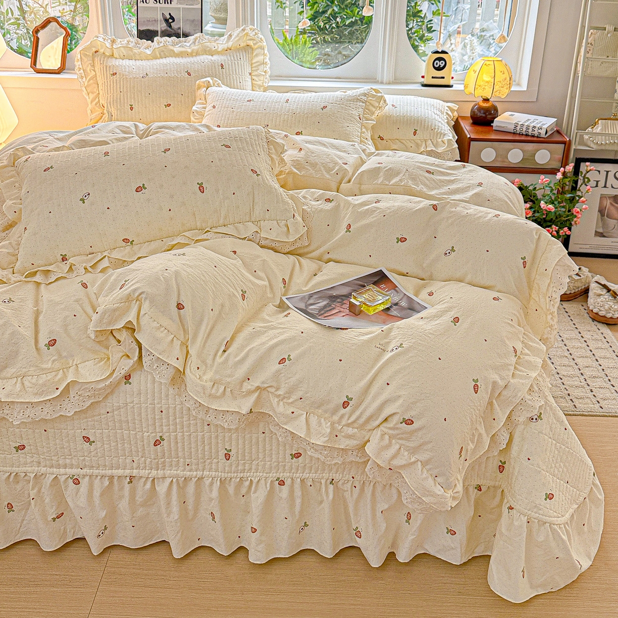 91家纺网 家纺一手货源 找家纺  梦莱斯 2026新款小清新可爱风纯棉花边床盖四件套 可爱胡萝卜