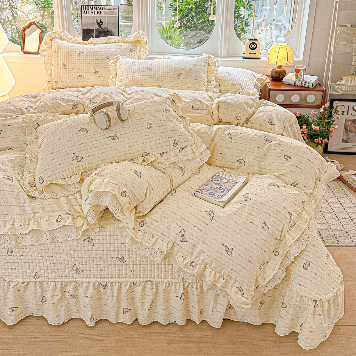 91家纺网 家纺一手货源 找家纺  梦莱斯 2026新款小清新可爱风纯棉花边床盖四件套 漫花蝶舞