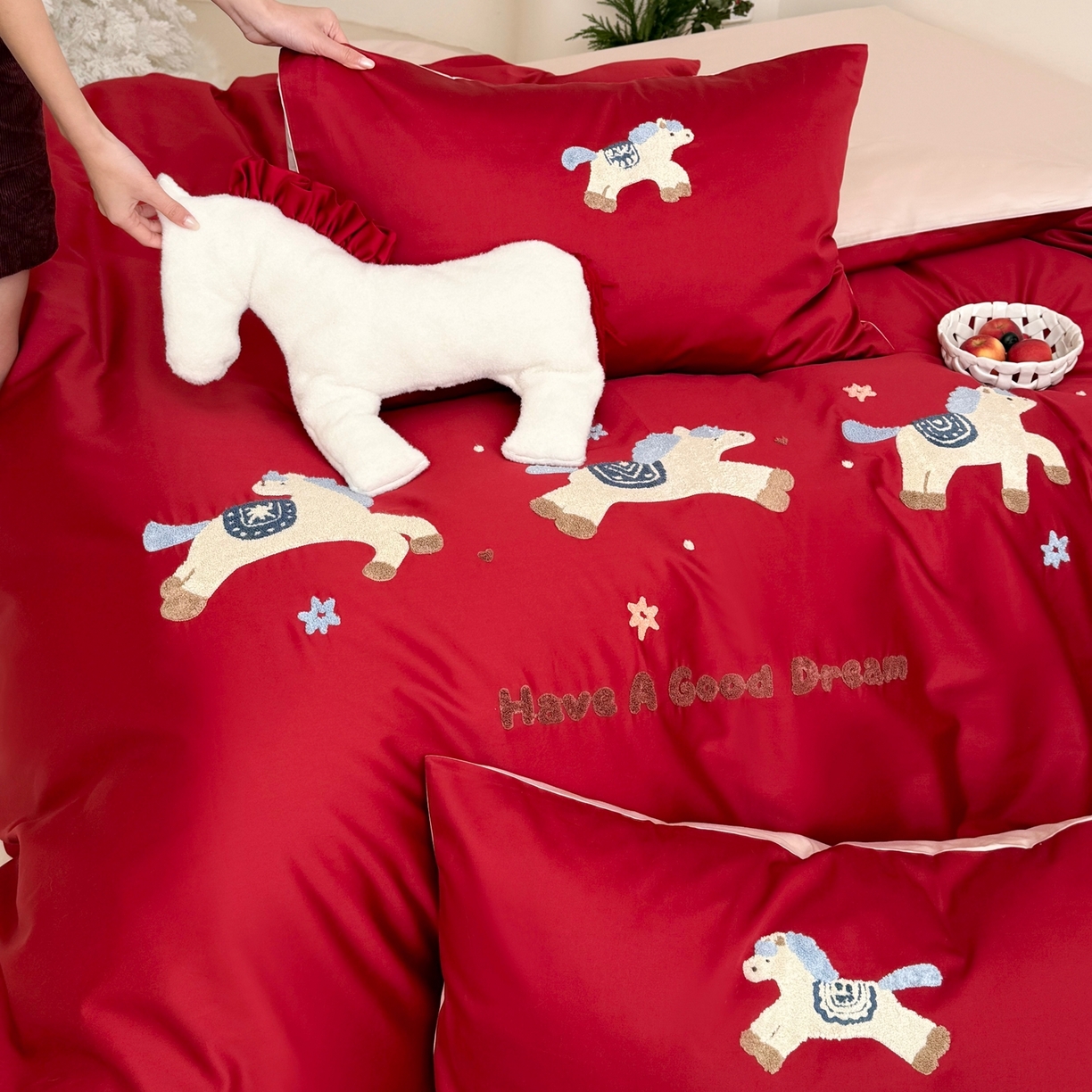 91家纺网 家纺一手货源 找家纺 （总）鹿班家居 2026春夏新款100S长绒棉纯棉毛巾绣系列四件套-幸运小马（标准会员-20元）