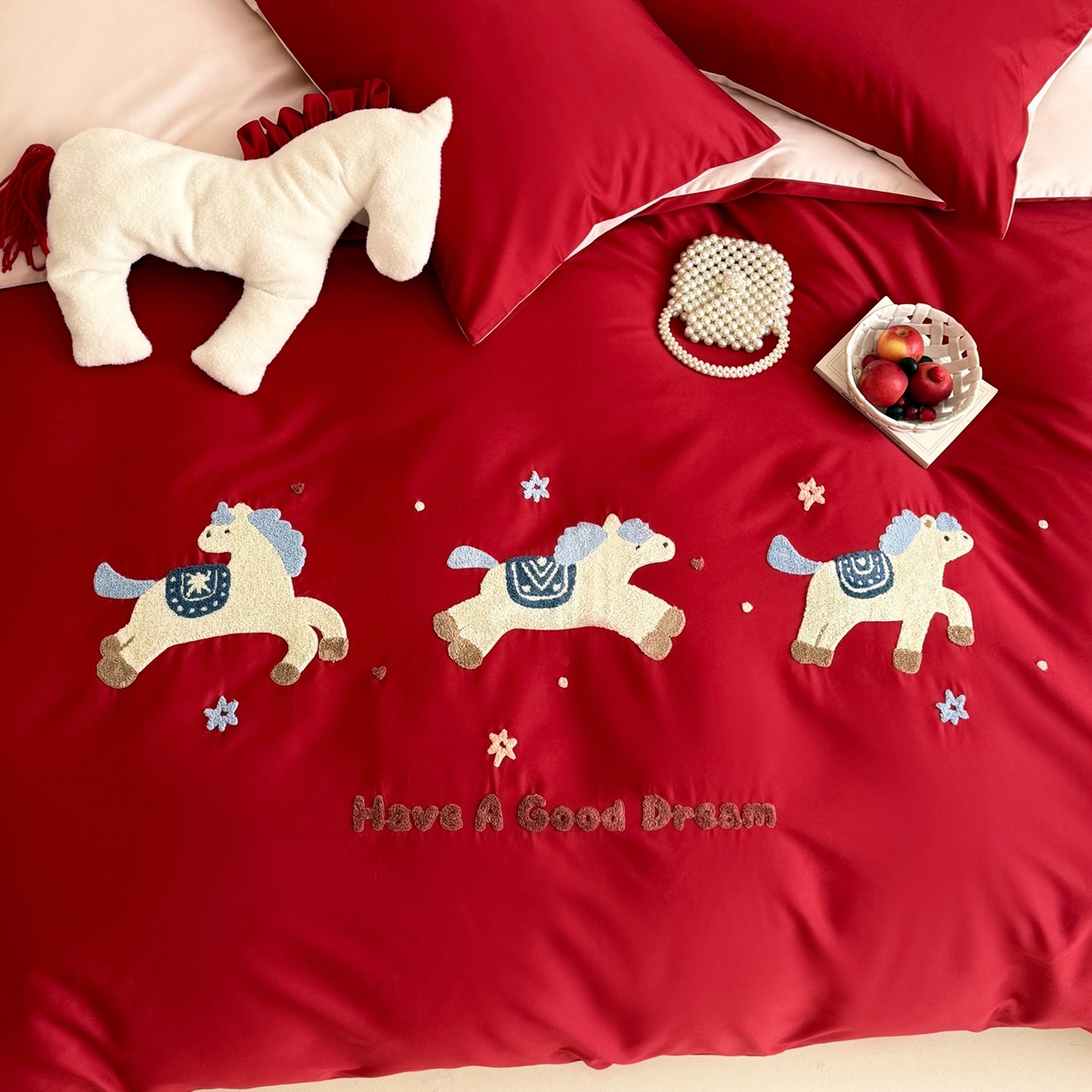 91家纺网 家纺一手货源 找家纺 （总）鹿班家居 2026春夏新款100S长绒棉纯棉毛巾绣系列四件套-幸运小马（标准会员-20元）