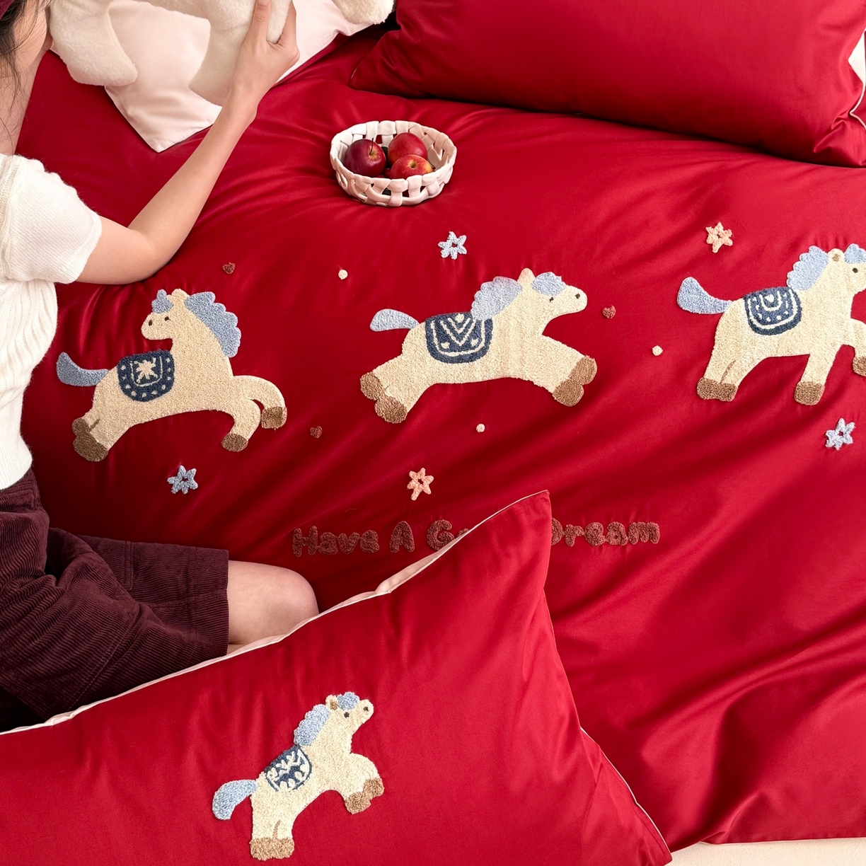 91家纺网 家纺一手货源 找家纺 （总）鹿班家居 2026春夏新款100S长绒棉纯棉毛巾绣系列四件套-幸运小马（标准会员-20元）