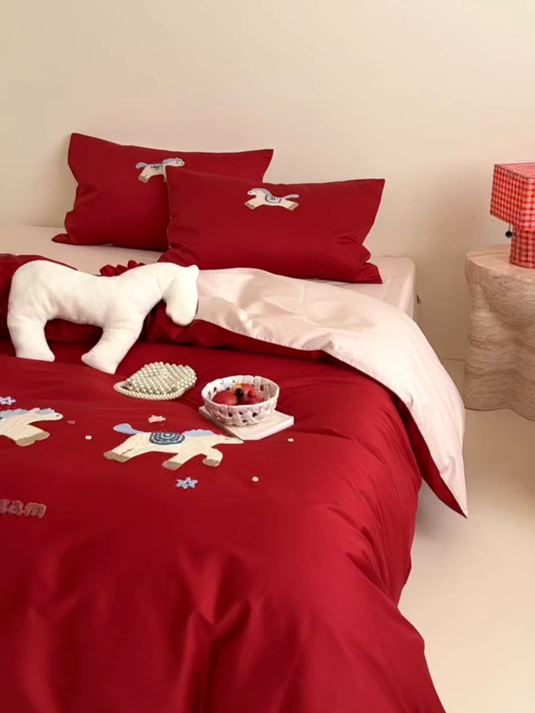 91家纺网 家纺一手货源 找家纺 （总）鹿班家居 2026春夏新款100S长绒棉纯棉毛巾绣系列四件套-幸运小马（标准会员-20元）