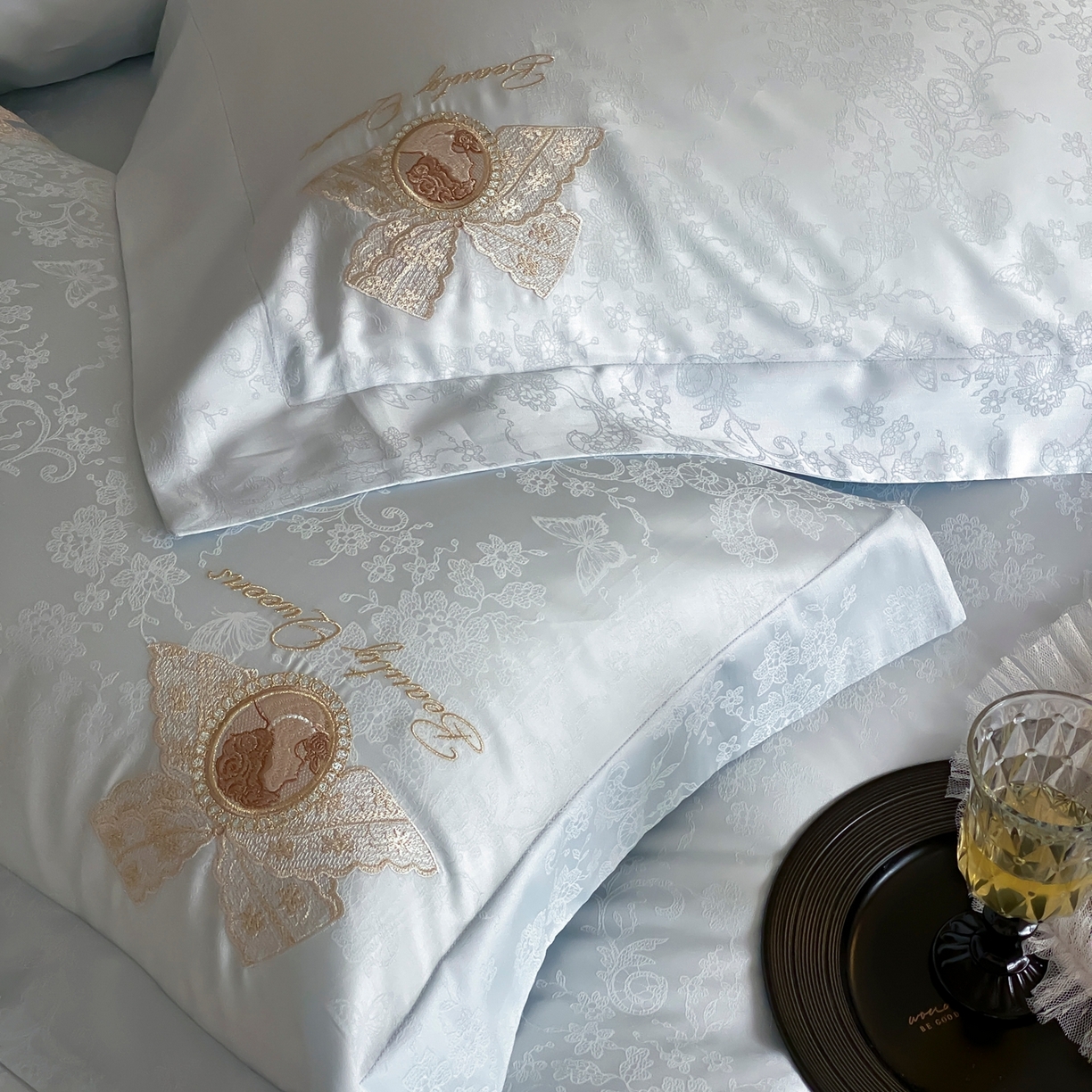 91家纺网 家纺一手货源 找家纺 初拾 2026春夏新款全棉纯棉蕾丝提花绣花四件套-巴黎恋人 巴黎恋人-晴空蓝