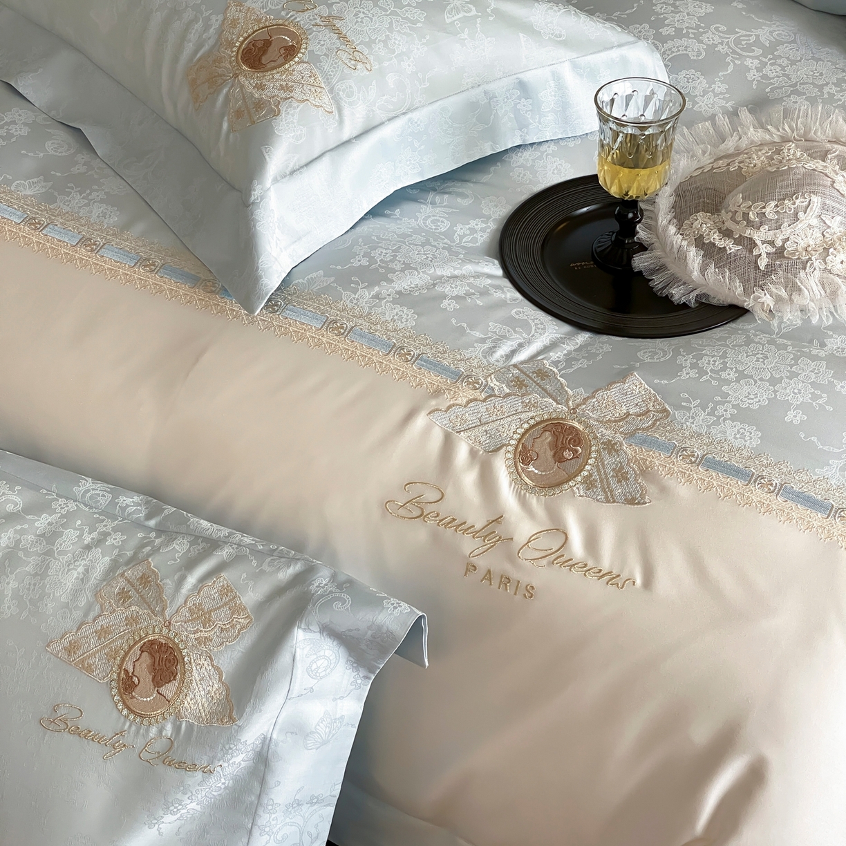 91家纺网 家纺一手货源 找家纺 初拾 2026春夏新款全棉纯棉蕾丝提花绣花四件套-巴黎恋人 巴黎恋人-晴空蓝