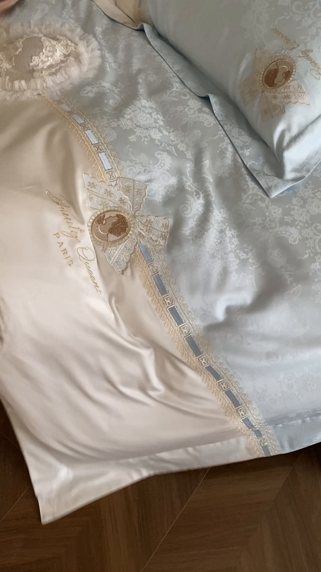 91家纺网 家纺一手货源 找家纺 初拾 2026春夏新款全棉纯棉蕾丝提花绣花四件套-巴黎恋人 巴黎恋人-晴空蓝