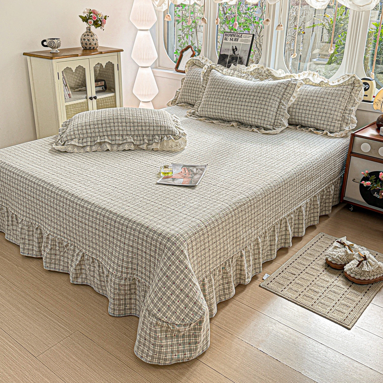 91家纺网 家纺一手货源 找家纺  梦莱斯 2026新款小清新可爱风纯棉花边床盖四件套 灰格心