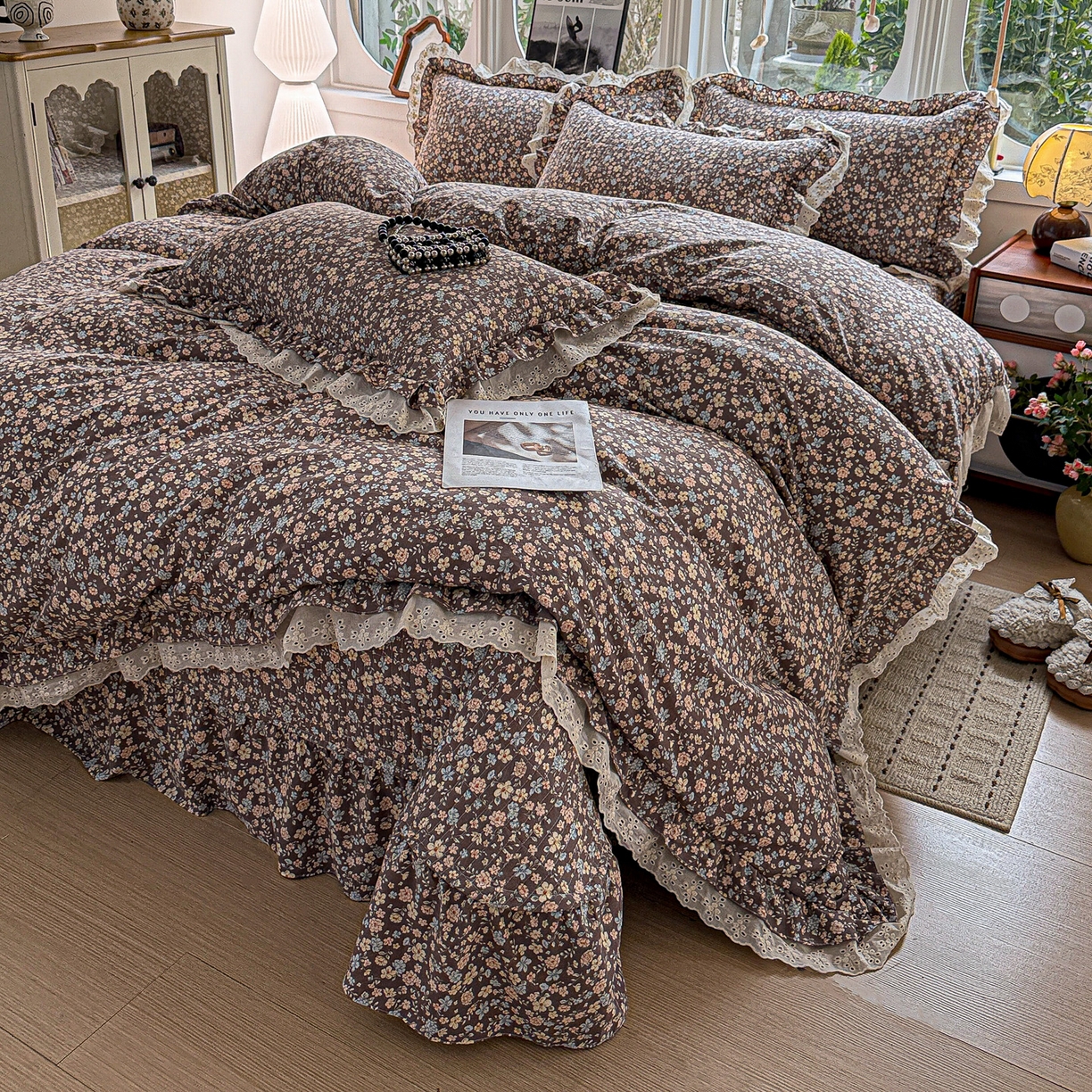 91家纺网 家纺一手货源 找家纺  梦莱斯 2026新款小清新可爱风纯棉花边床盖四件套 漫野