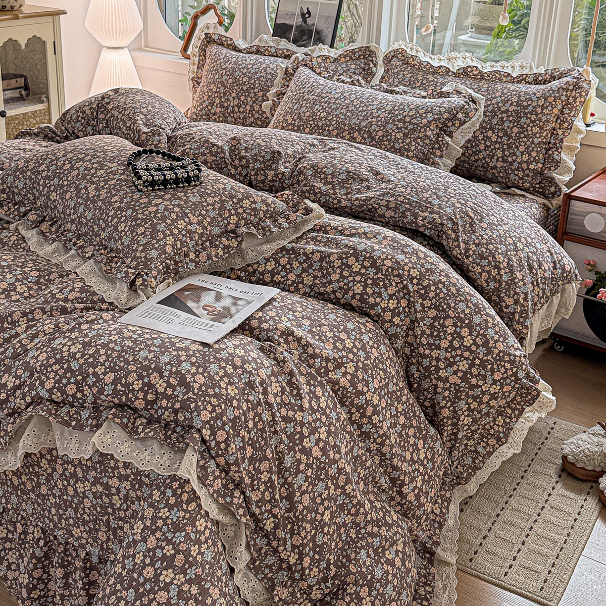 91家纺网 家纺一手货源 找家纺  梦莱斯 2026新款小清新可爱风纯棉花边床盖四件套 漫野