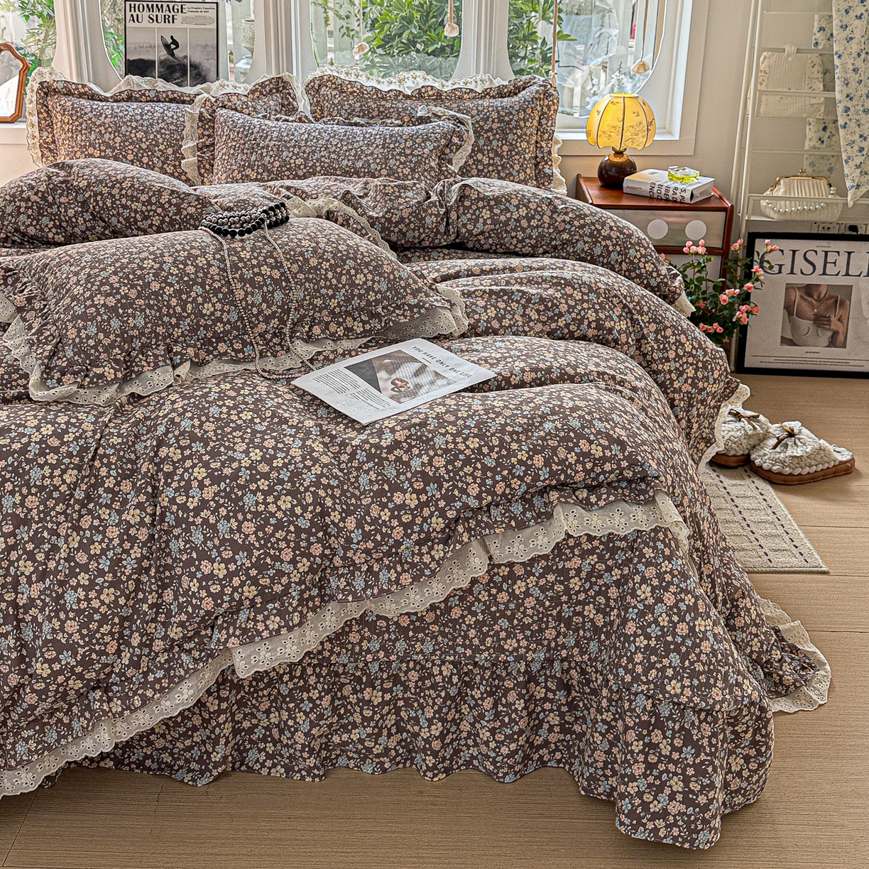 91家纺网 家纺一手货源 找家纺  梦莱斯 2026新款小清新可爱风纯棉花边床盖四件套 漫野