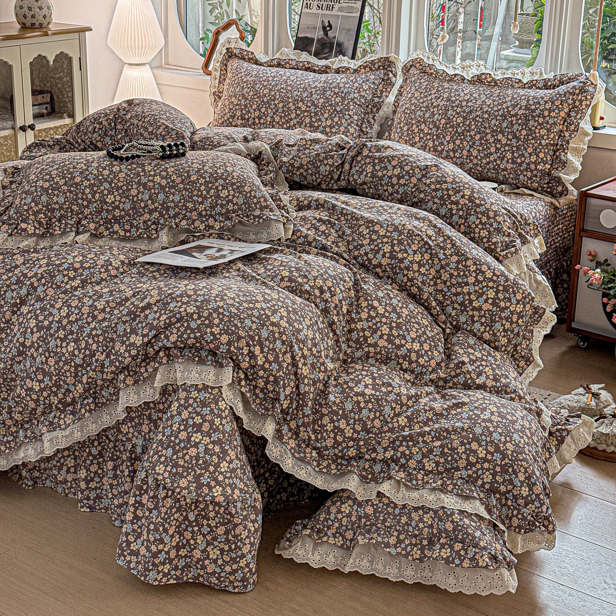 91家纺网 家纺一手货源 找家纺  梦莱斯 2026新款小清新可爱风纯棉花边床盖四件套 漫野