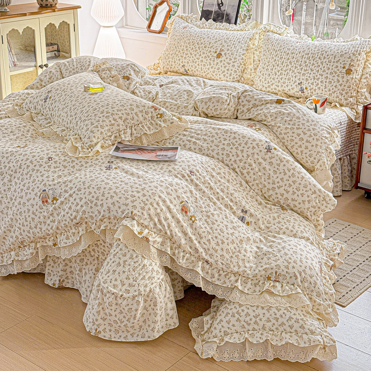 91家纺网 家纺一手货源 找家纺  梦莱斯 2026新款小清新可爱风纯棉花边床盖四件套 午后时光